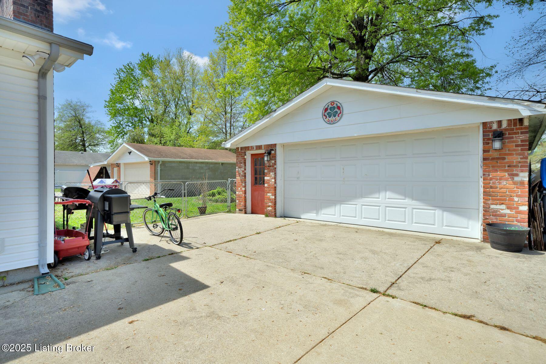 5702 Elmer Ln