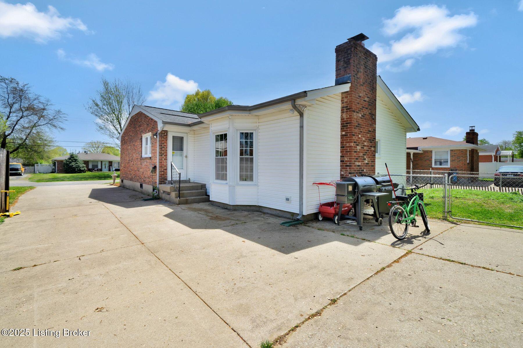 5702 Elmer Ln