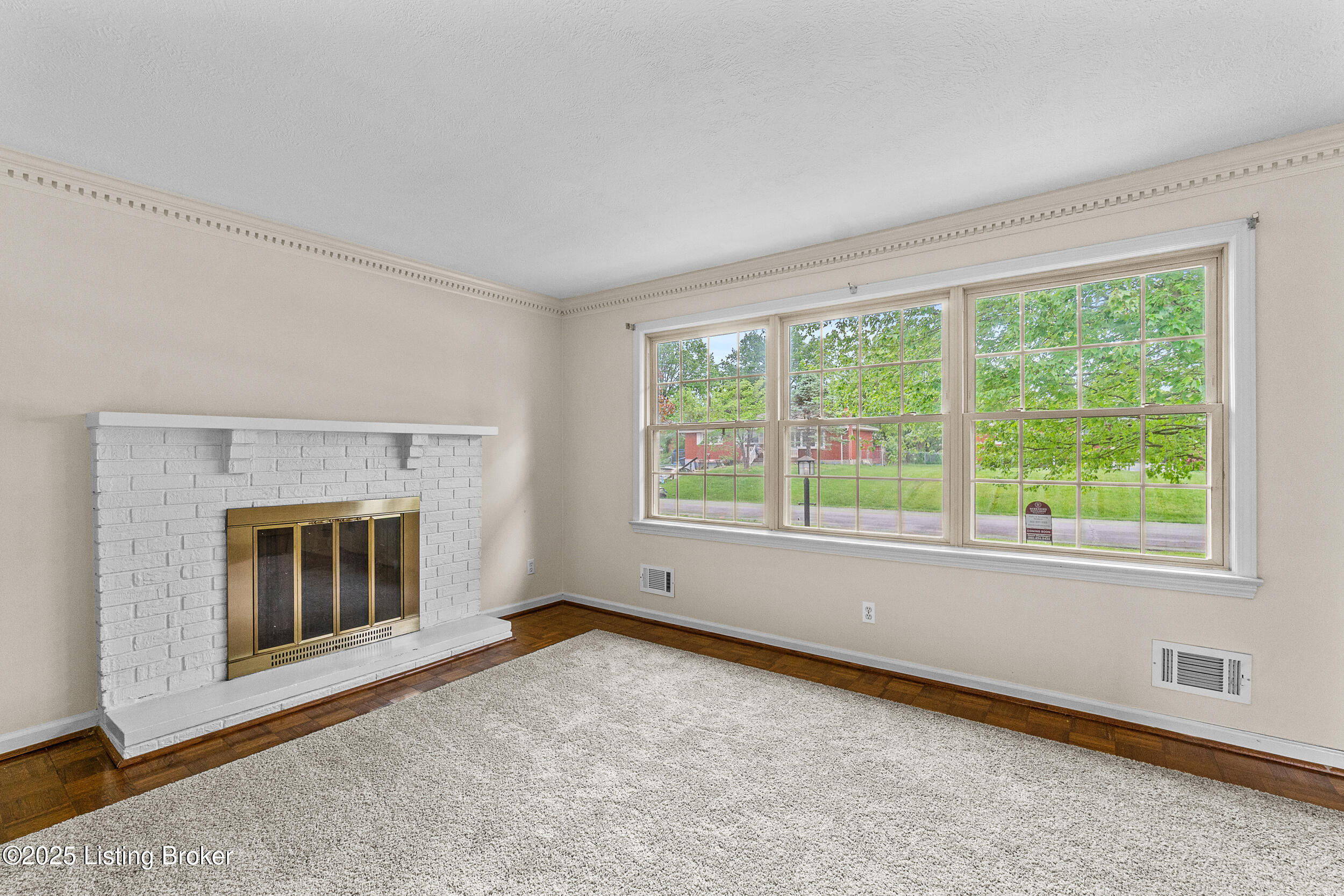 5811 Hornbeam Ln