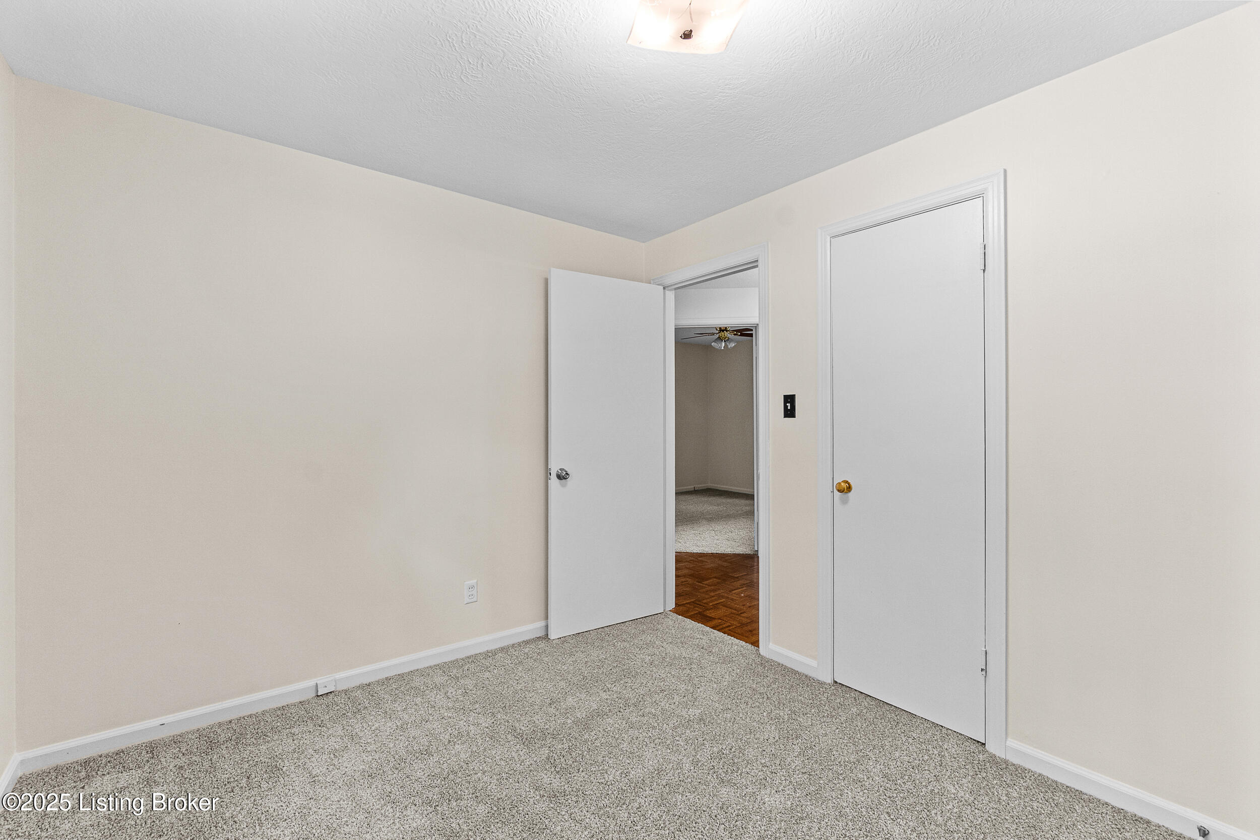 5811 Hornbeam Ln