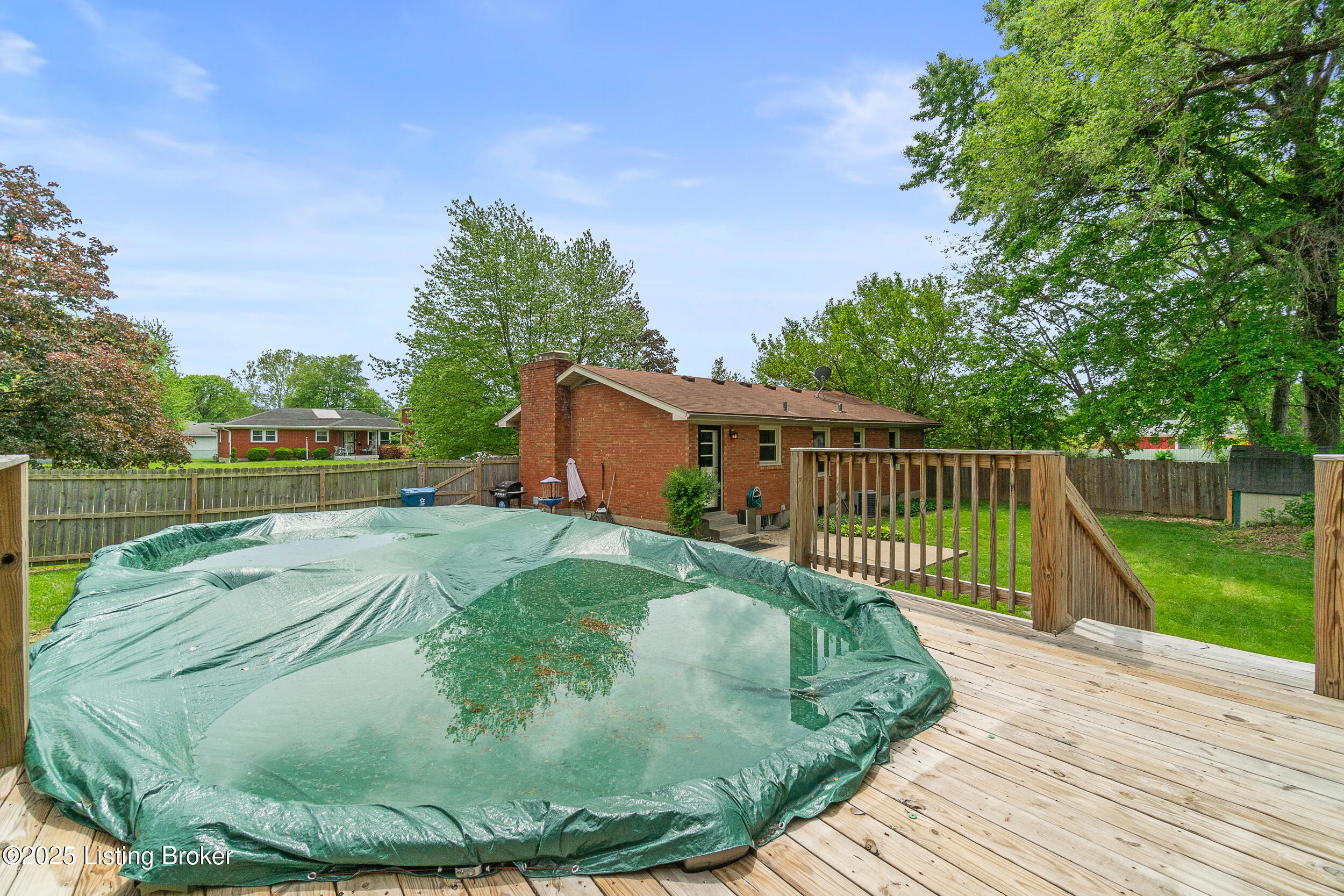 5811 Hornbeam Ln