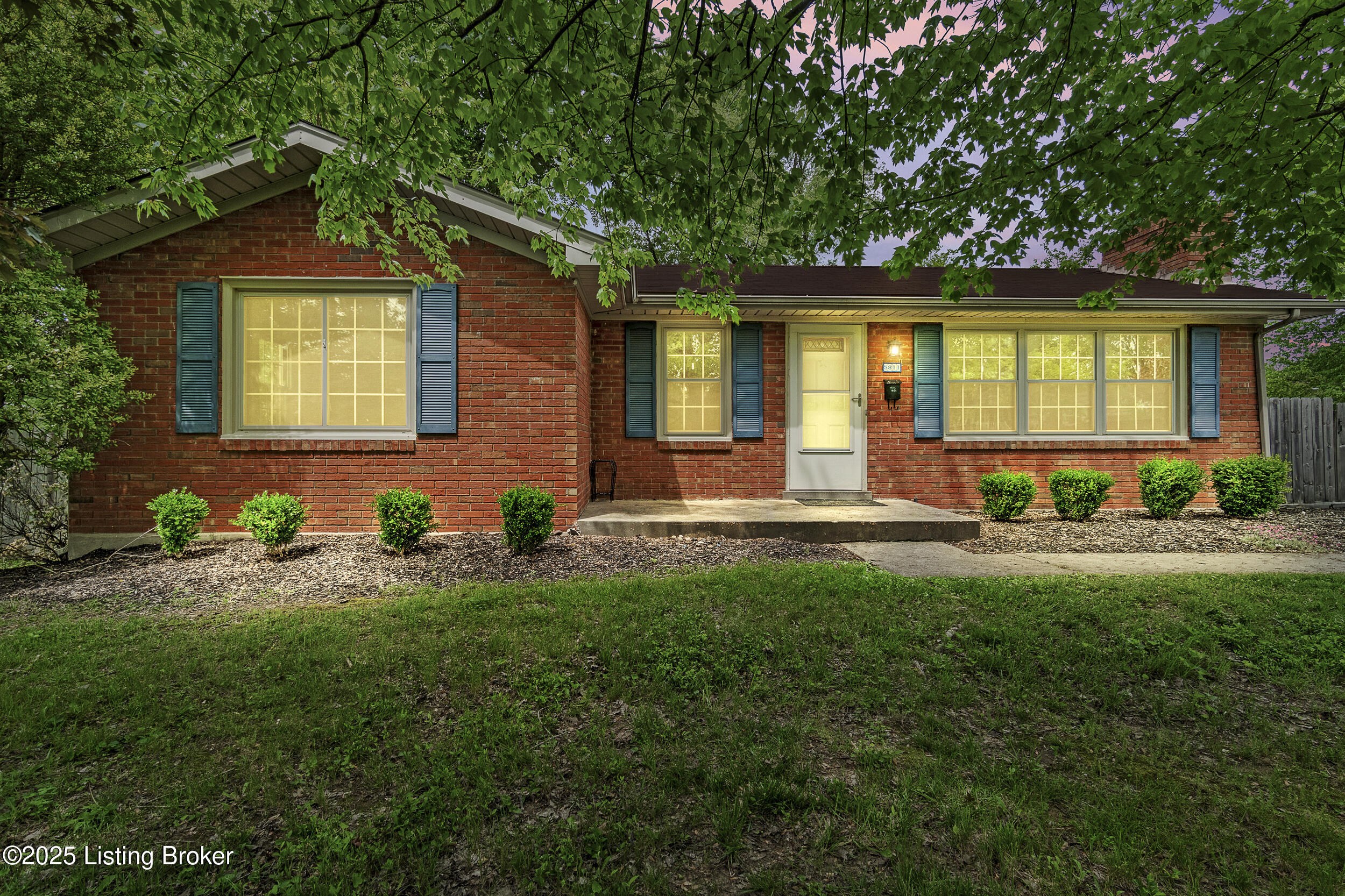 5811 Hornbeam Ln