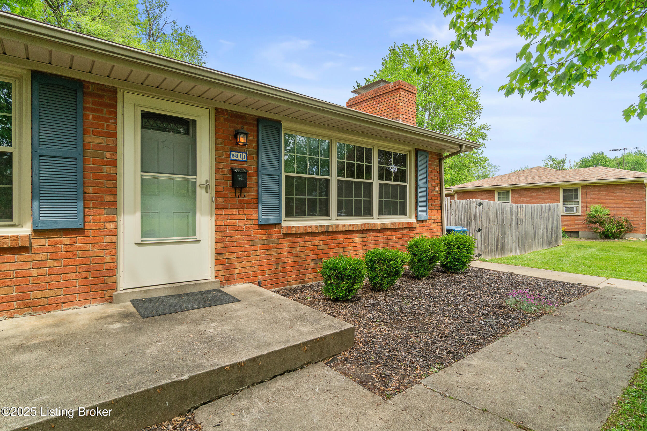 5811 Hornbeam Ln