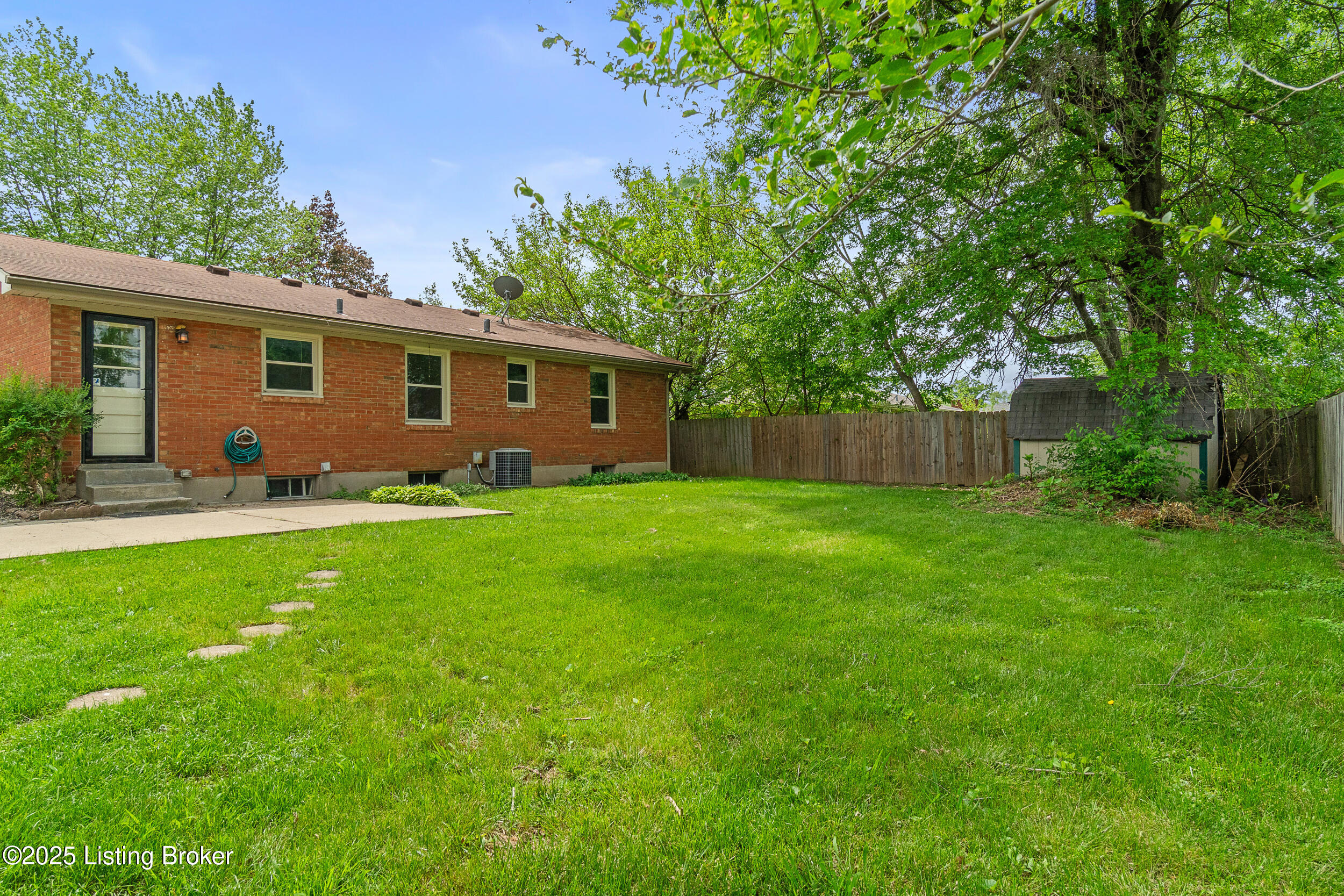 5811 Hornbeam Ln
