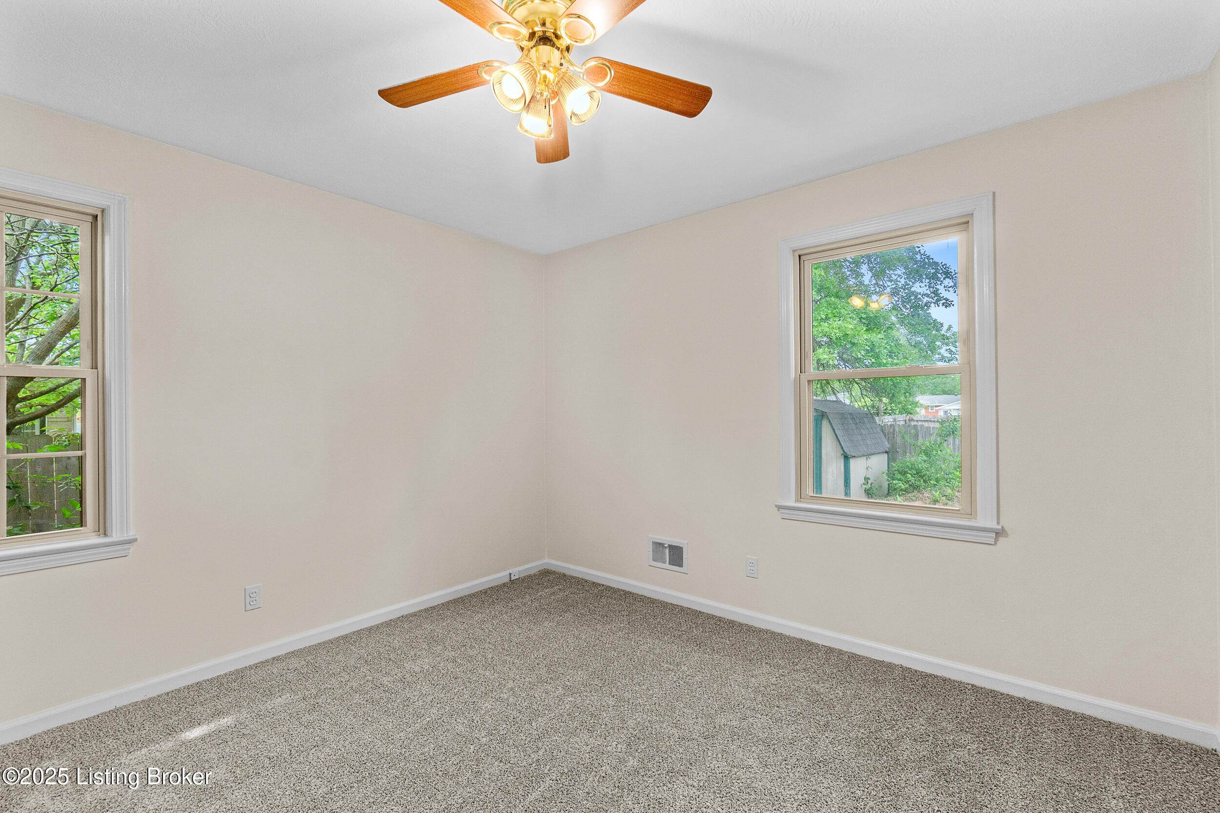 5811 Hornbeam Ln