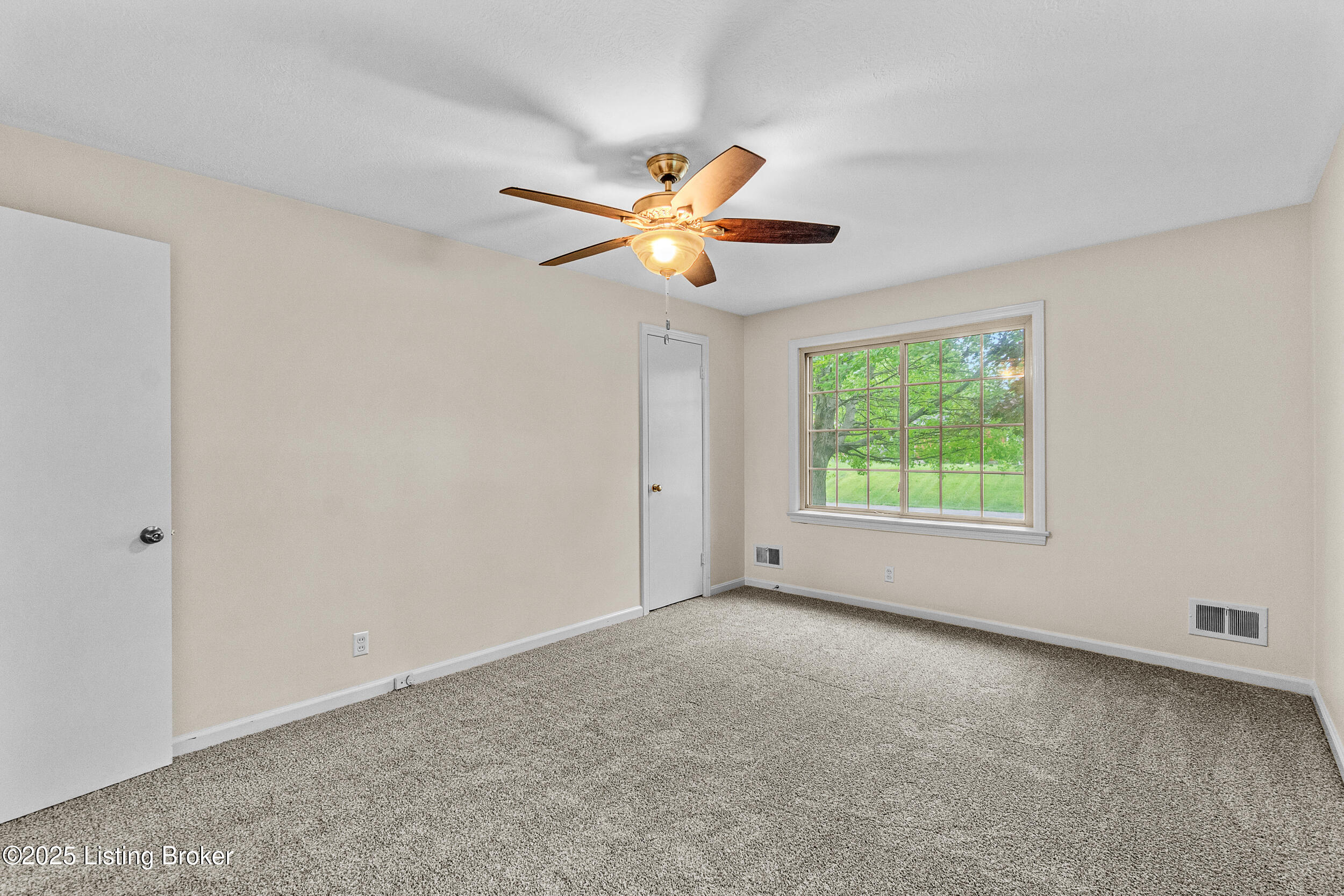 5811 Hornbeam Ln