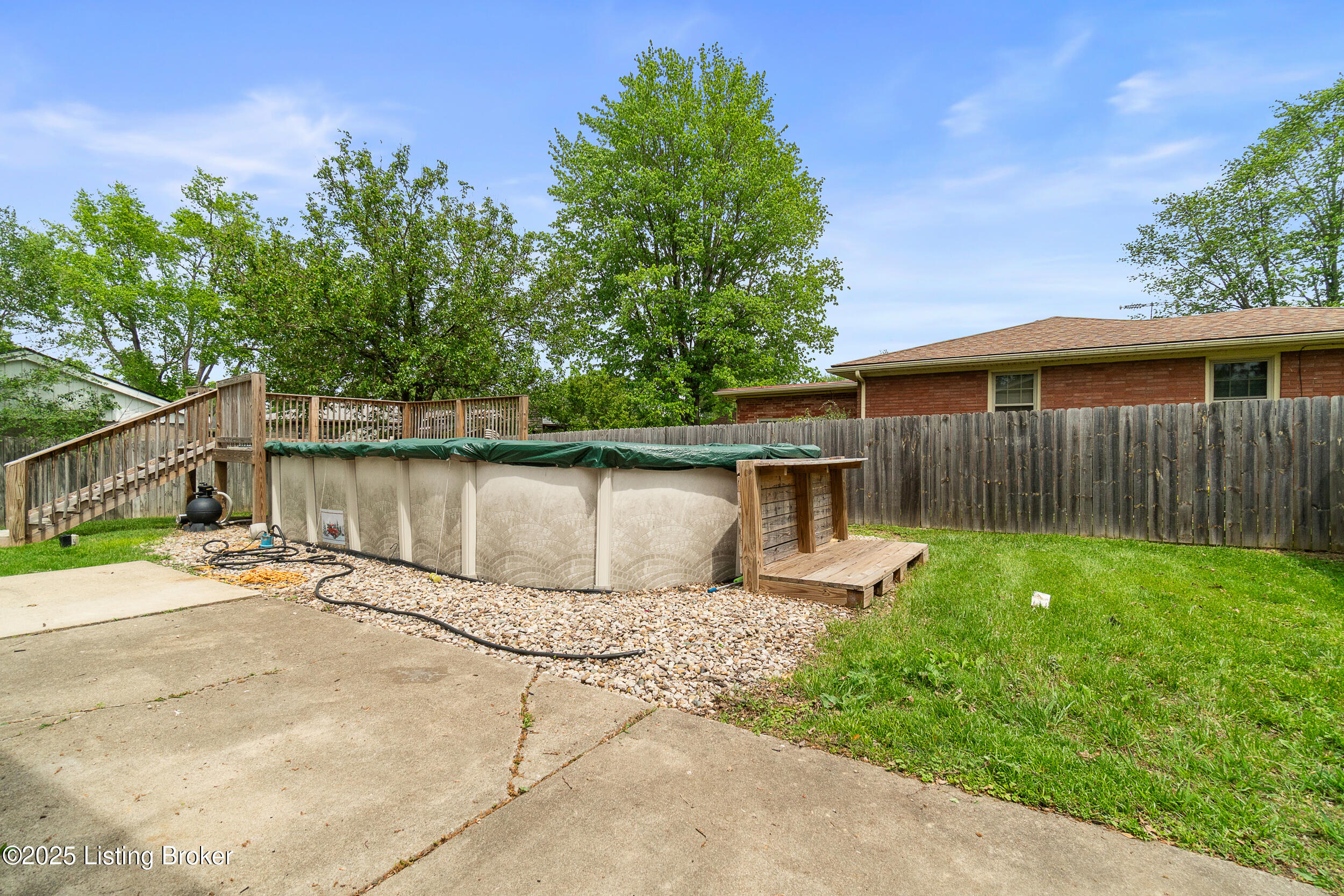 5811 Hornbeam Ln