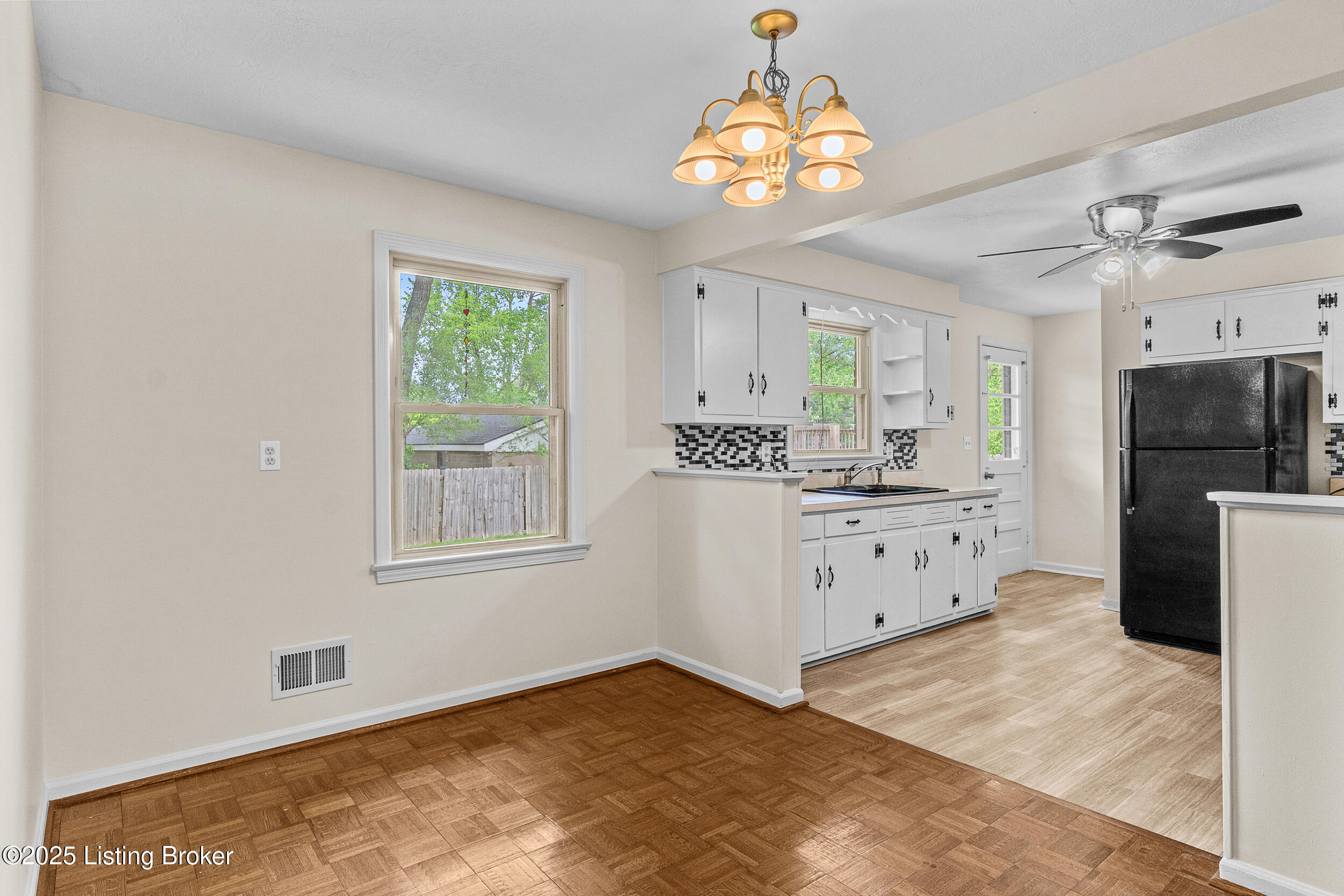 5811 Hornbeam Ln
