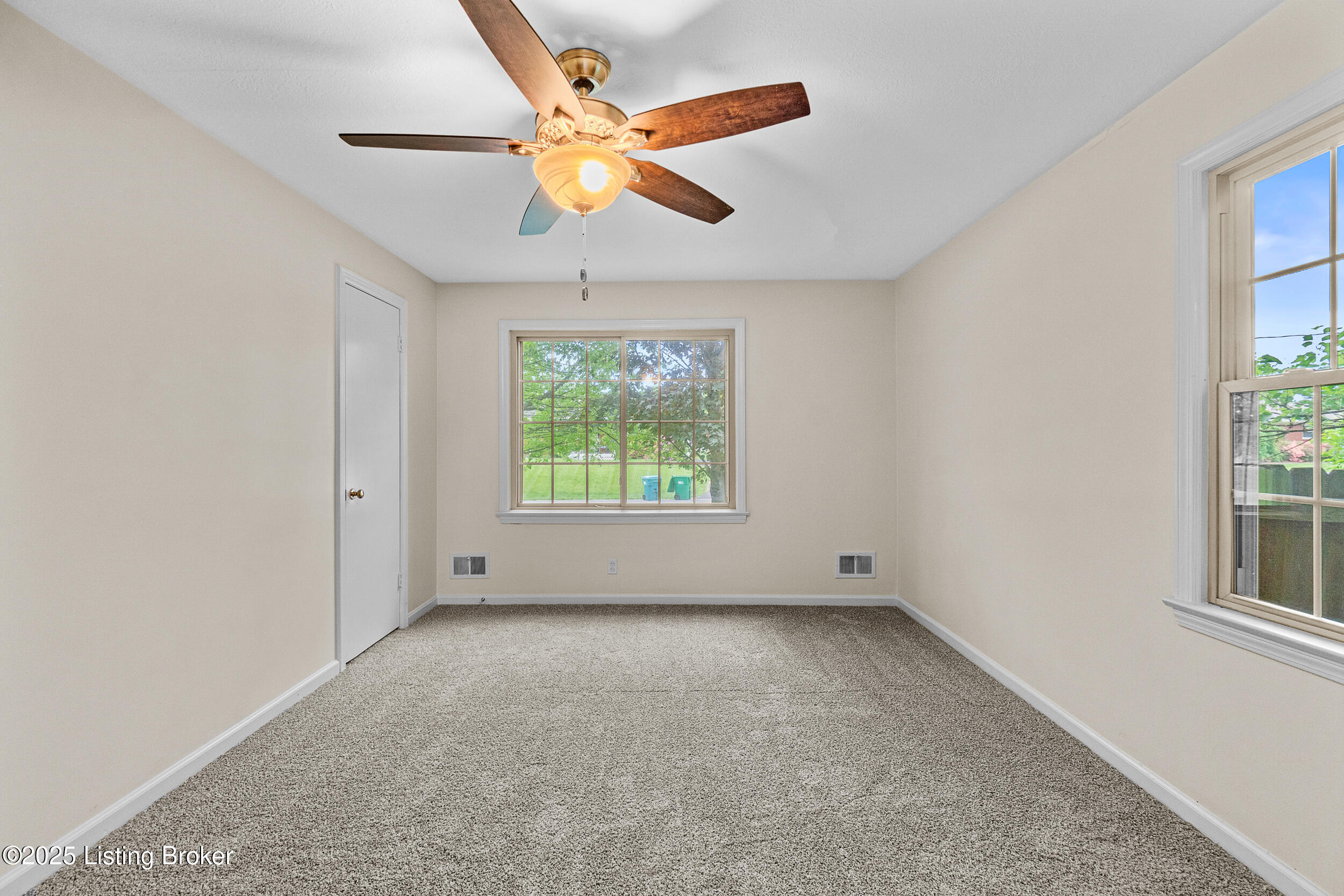 5811 Hornbeam Ln