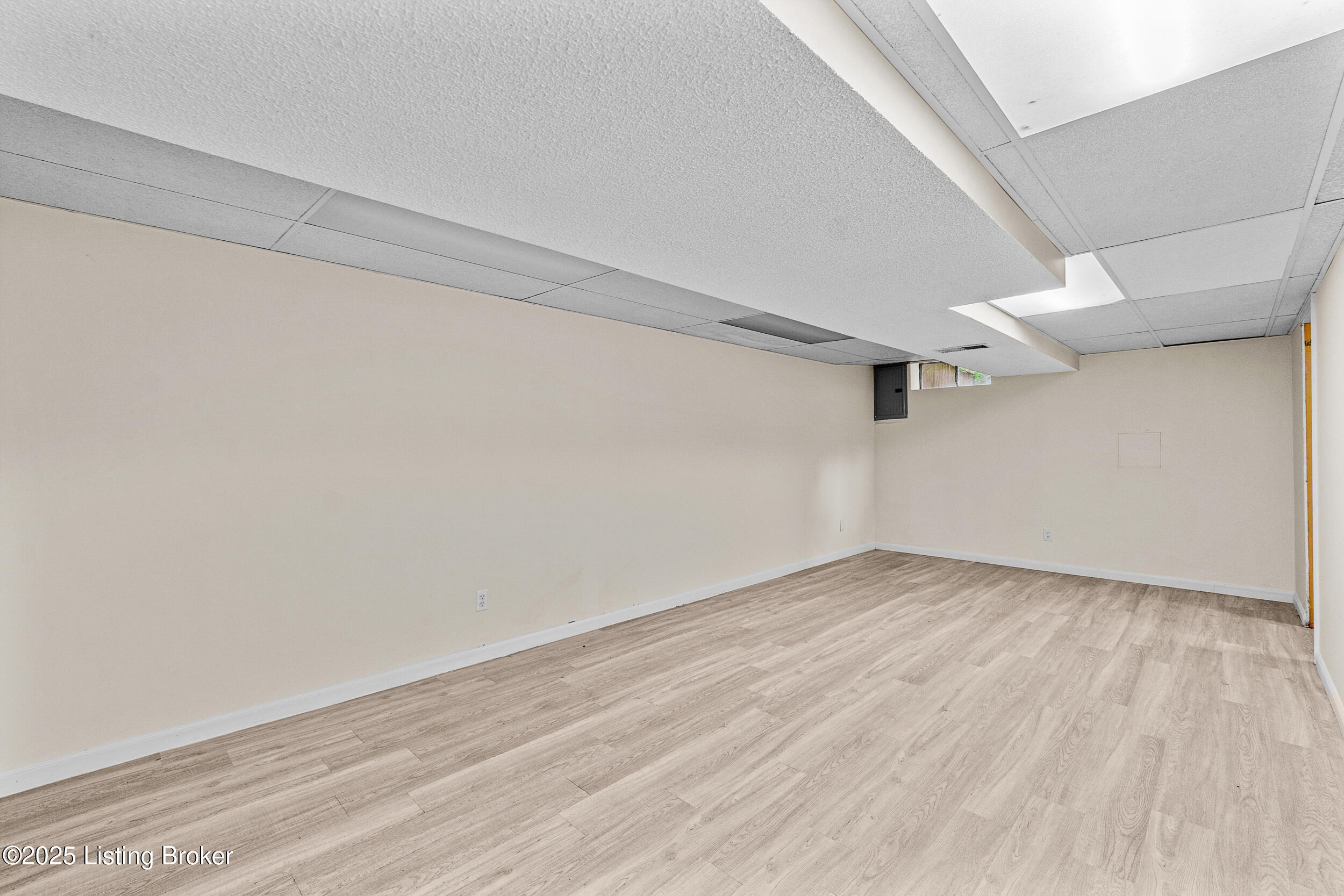 5811 Hornbeam Ln