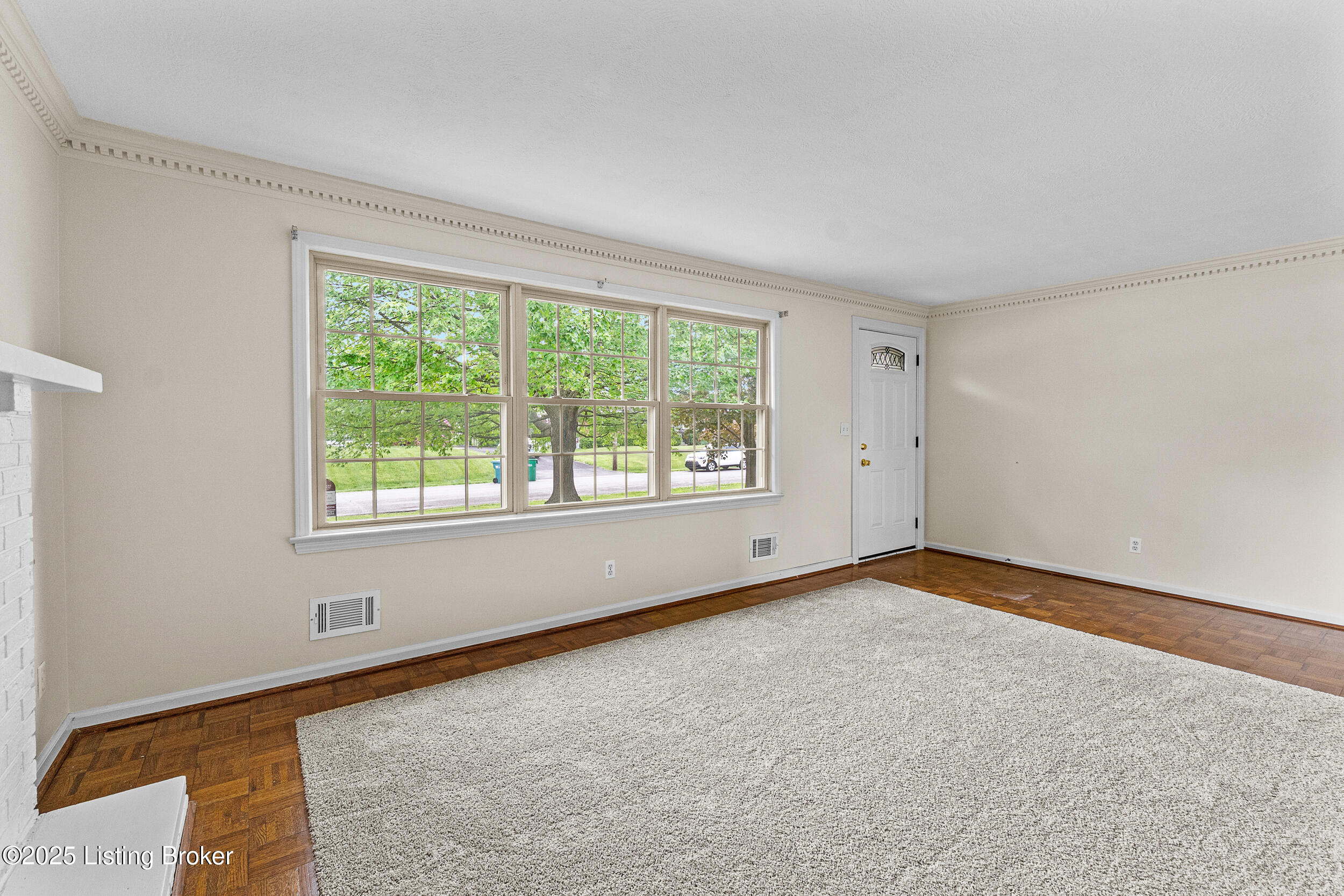 5811 Hornbeam Ln