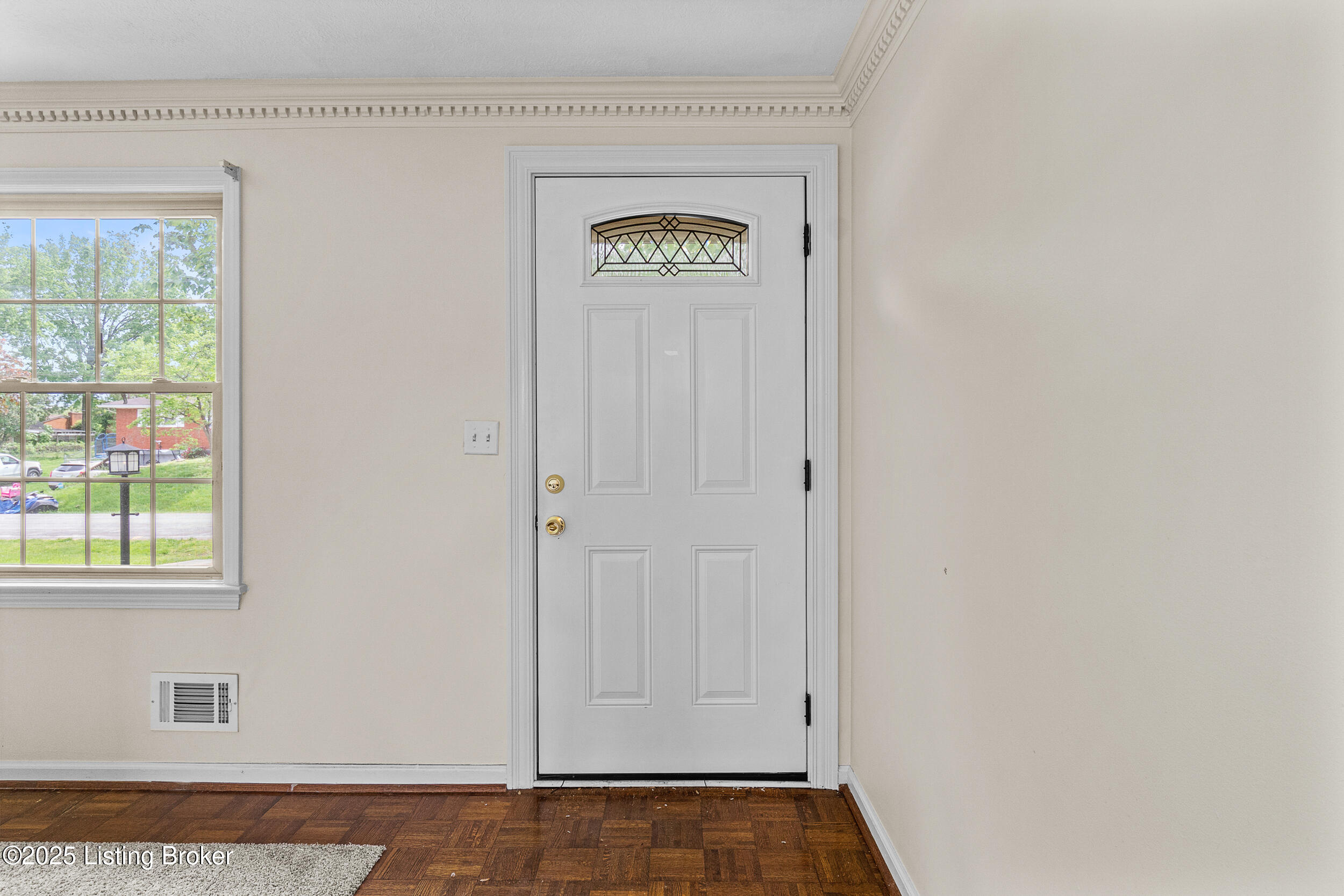 5811 Hornbeam Ln
