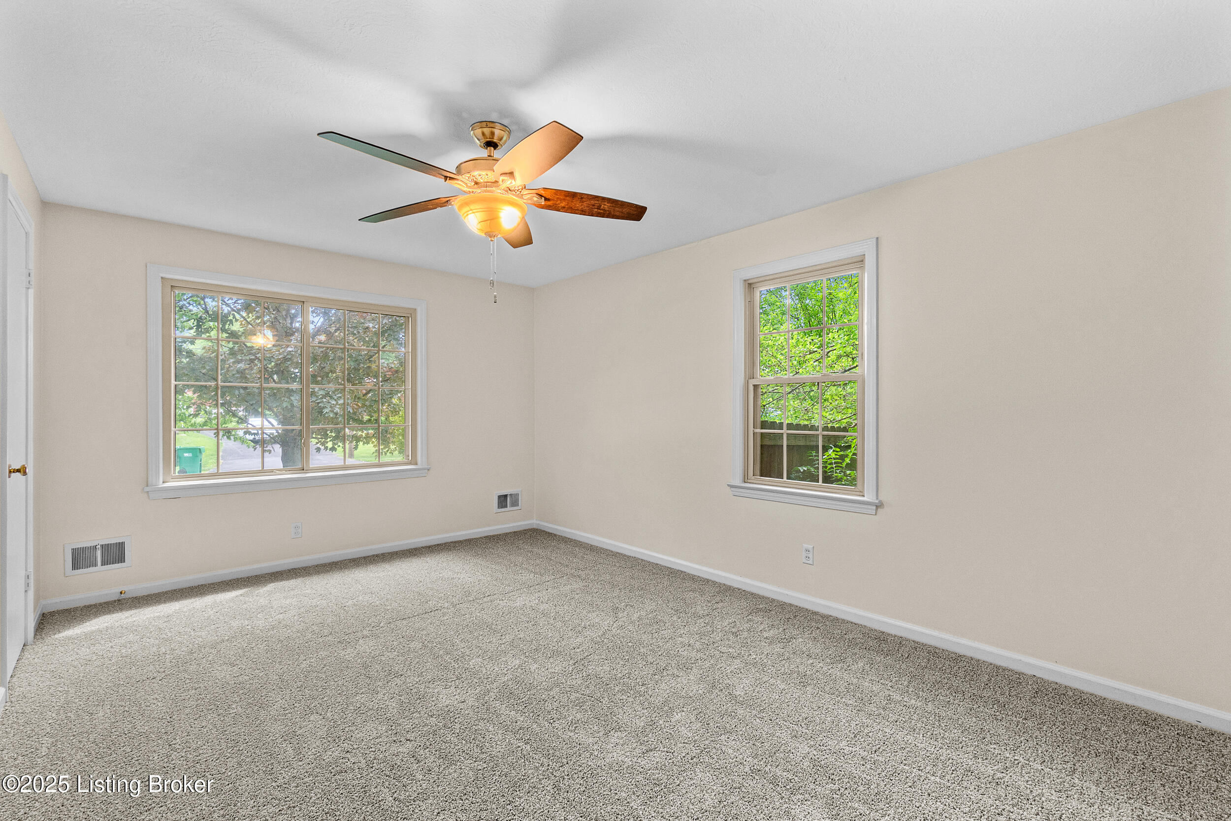 5811 Hornbeam Ln