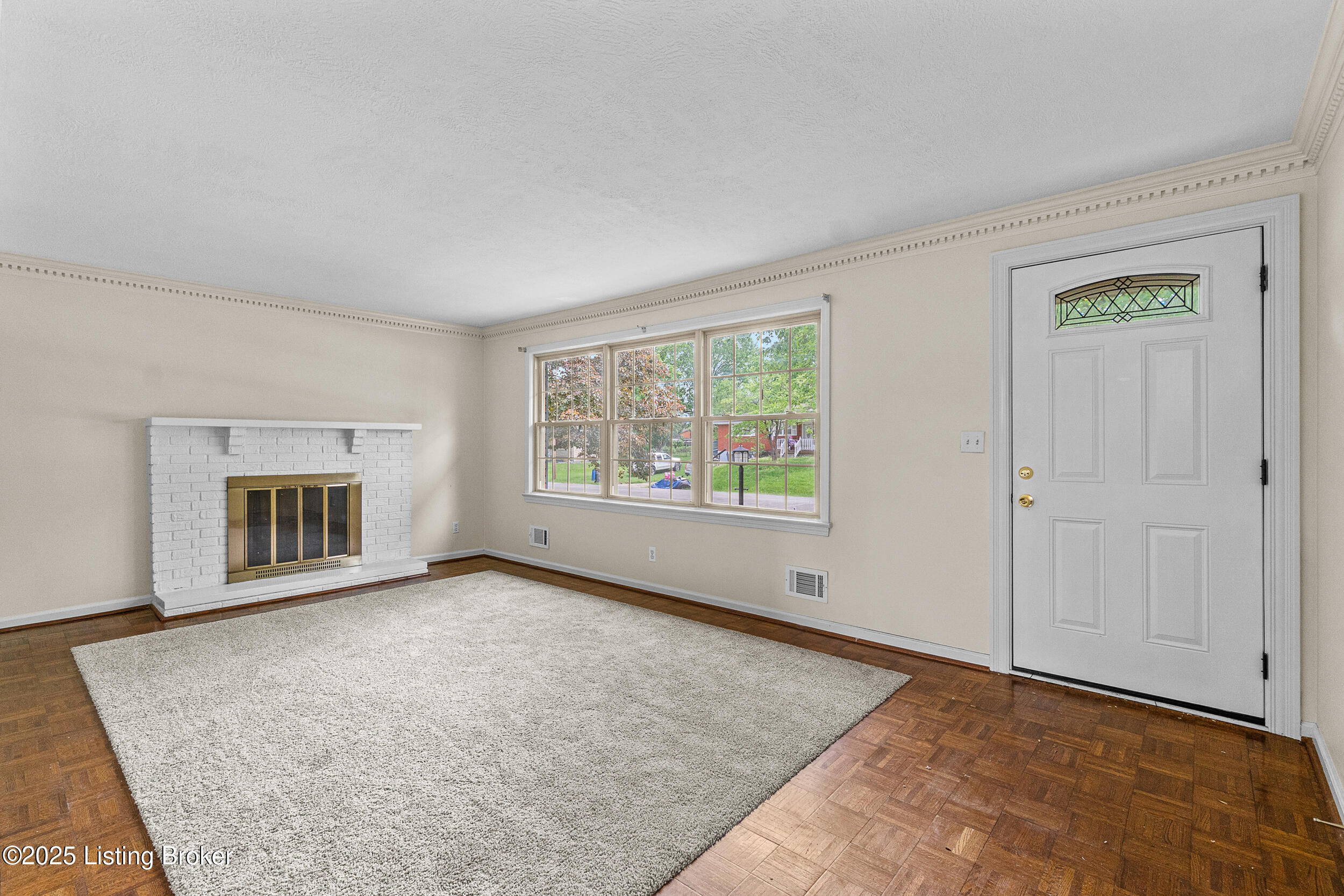 5811 Hornbeam Ln