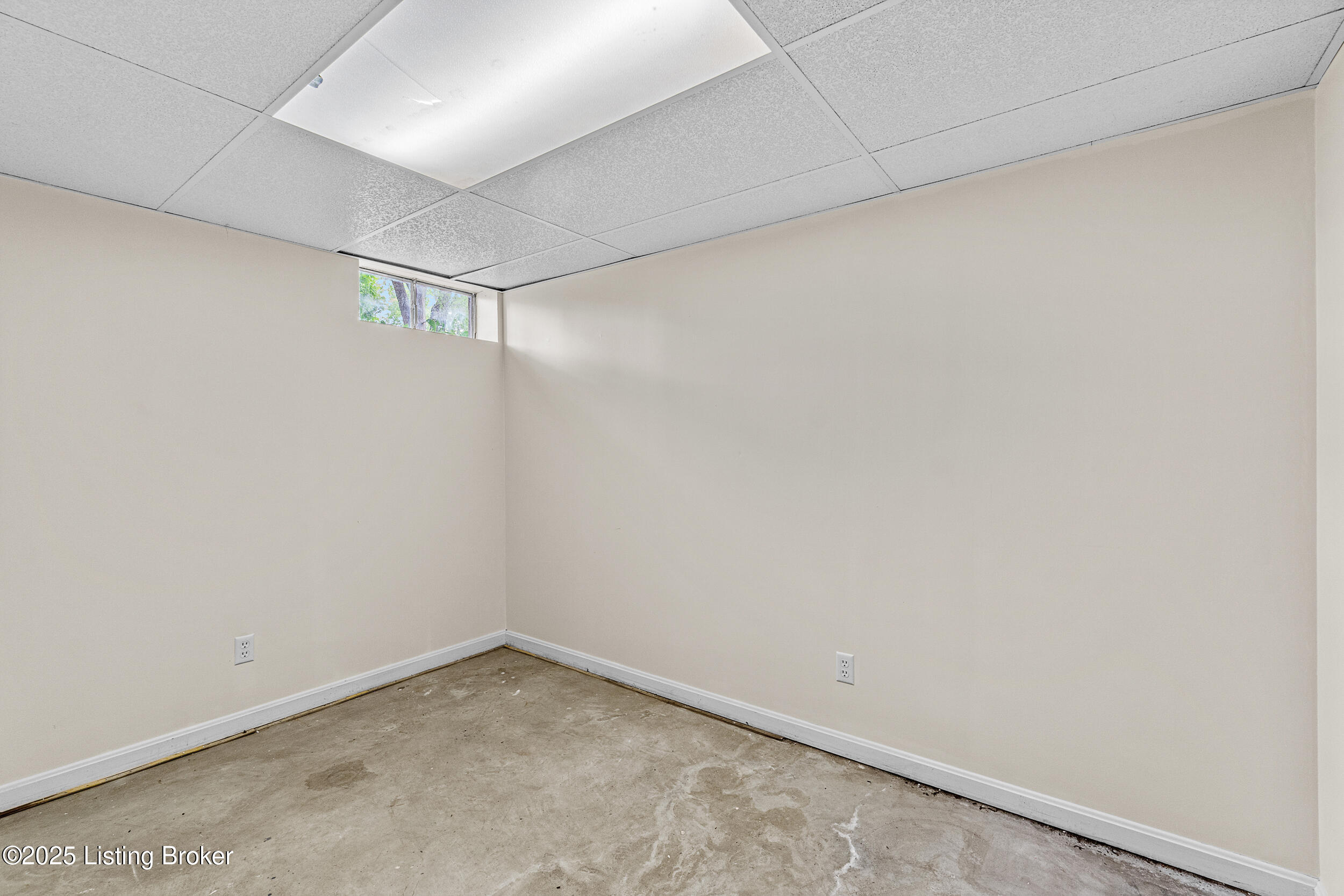 5811 Hornbeam Ln