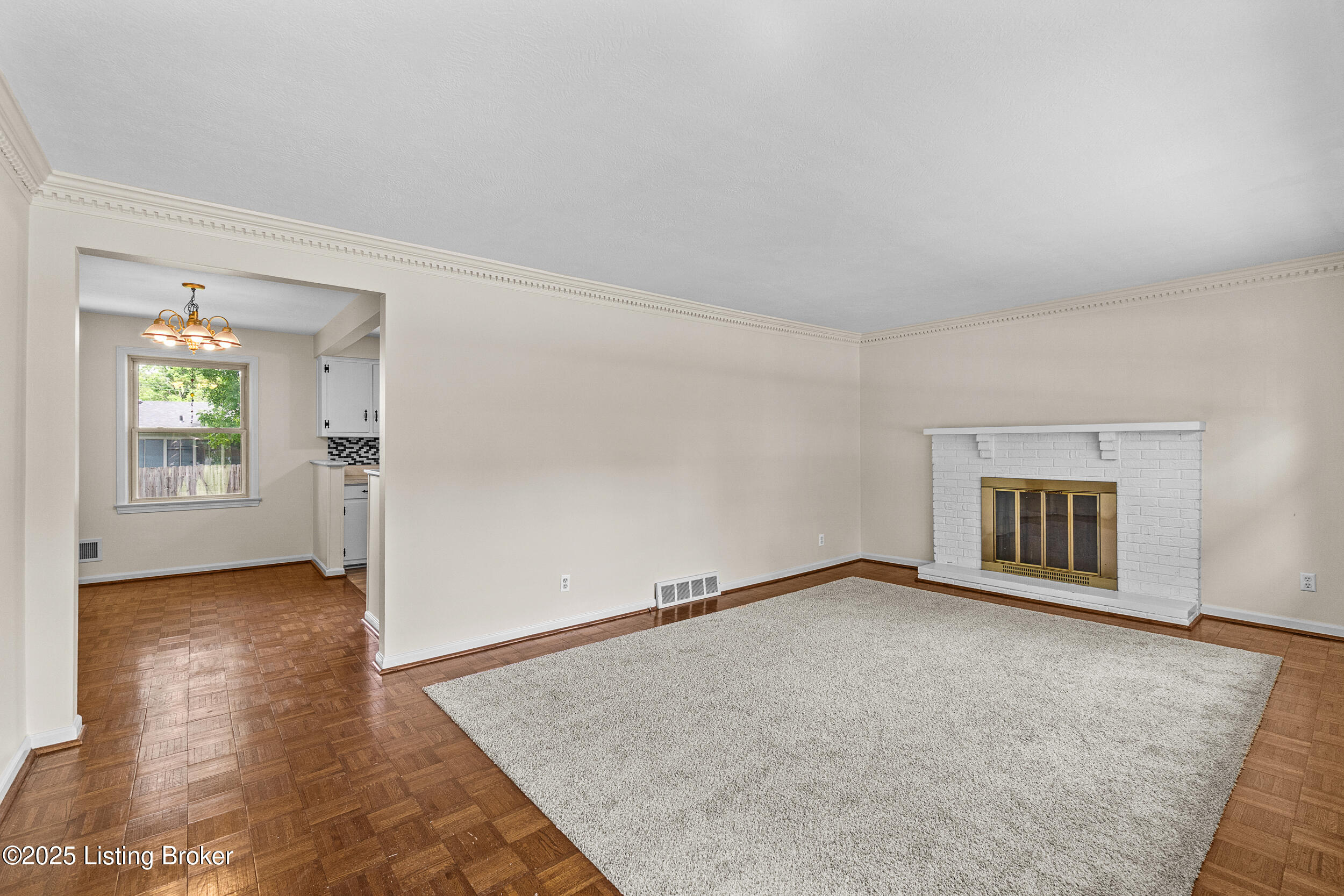 5811 Hornbeam Ln