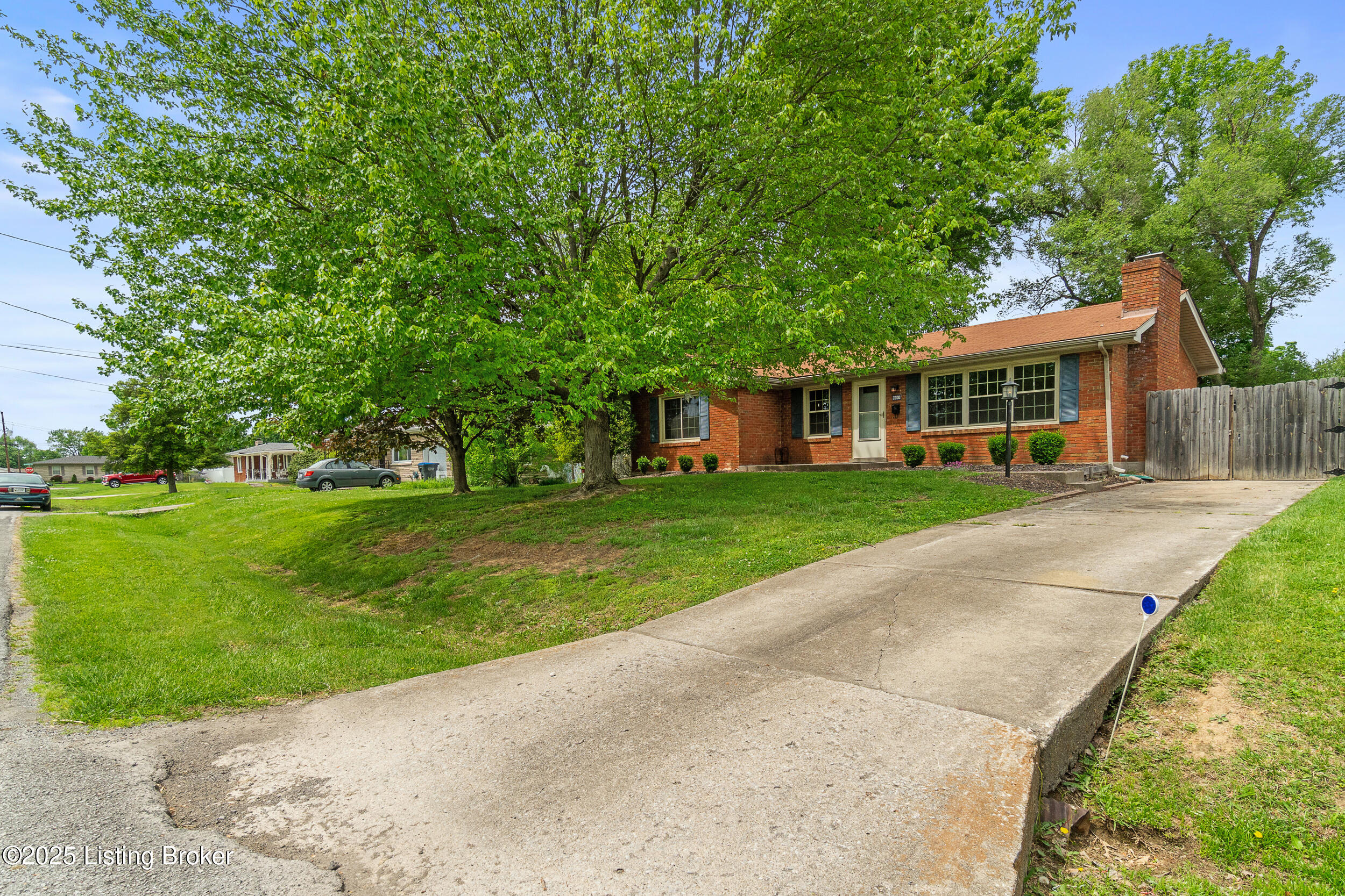 5811 Hornbeam Ln