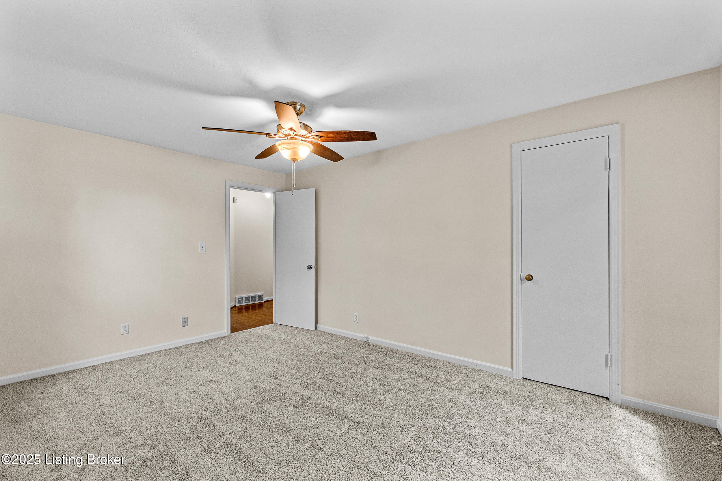 5811 Hornbeam Ln