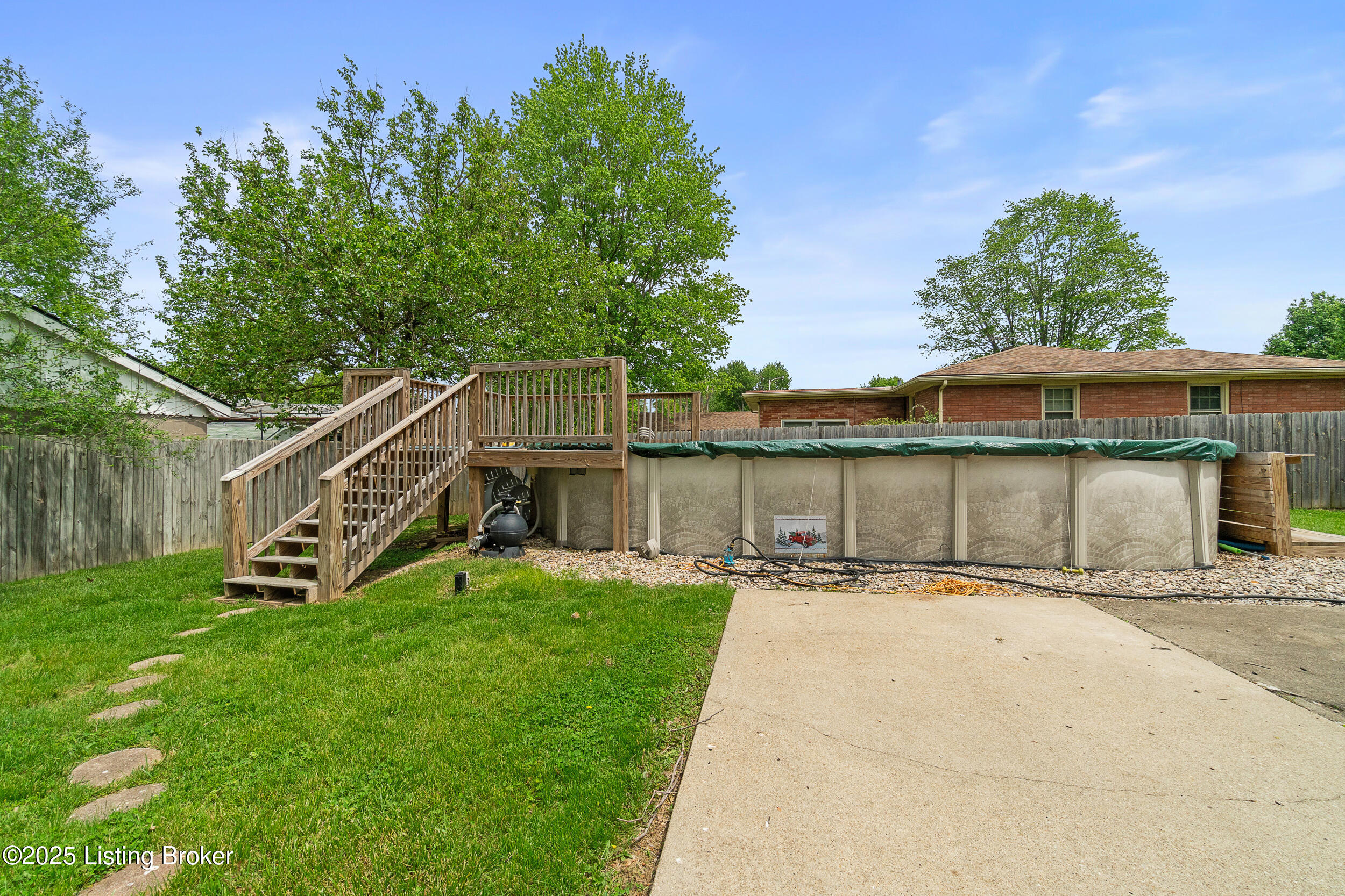 5811 Hornbeam Ln