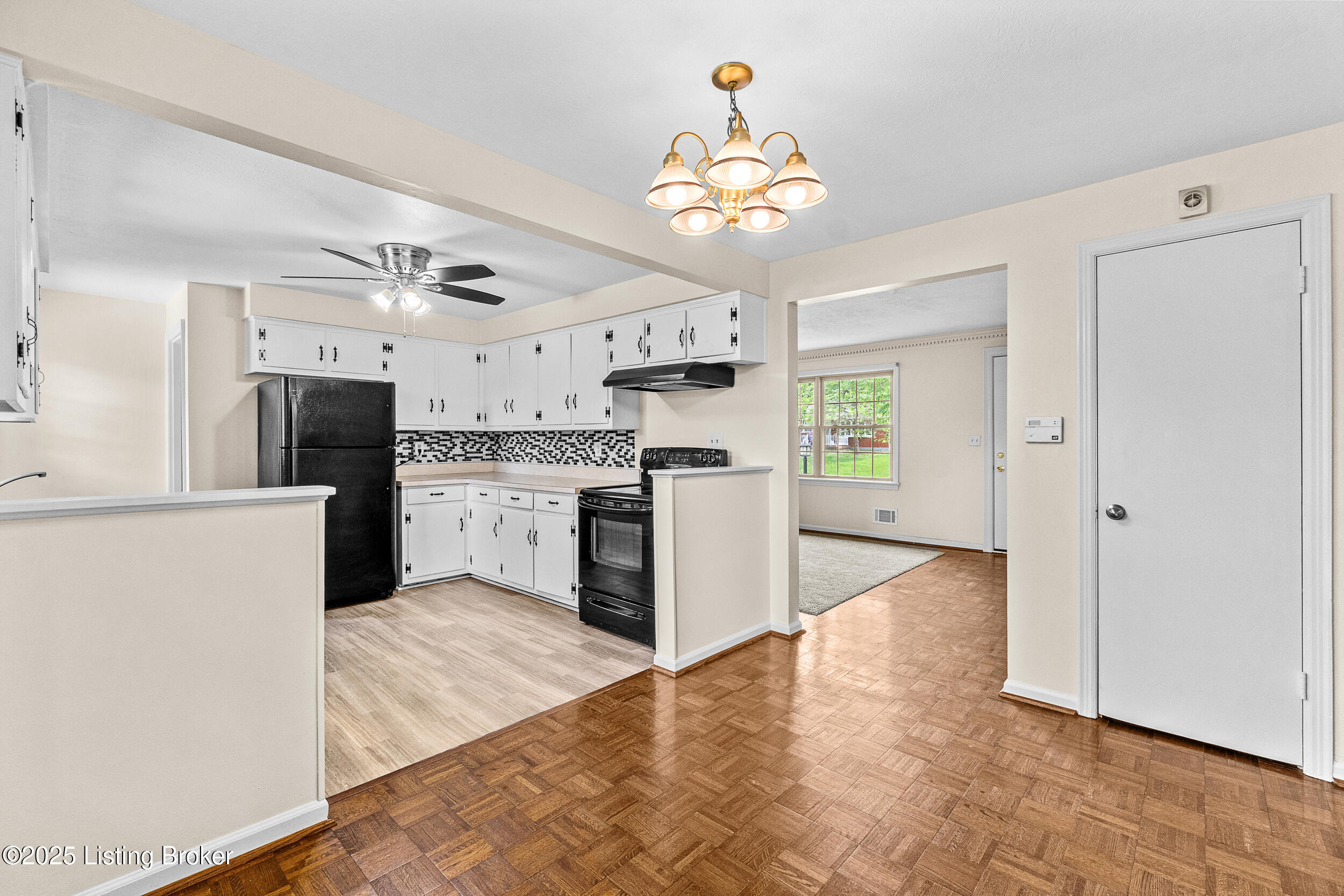 5811 Hornbeam Ln