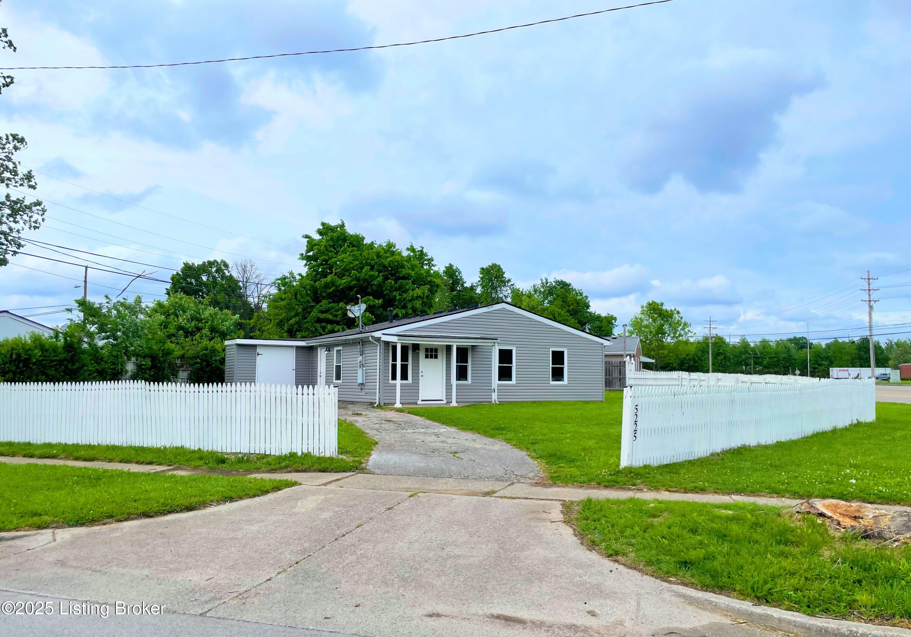 5225 Delaware Dr