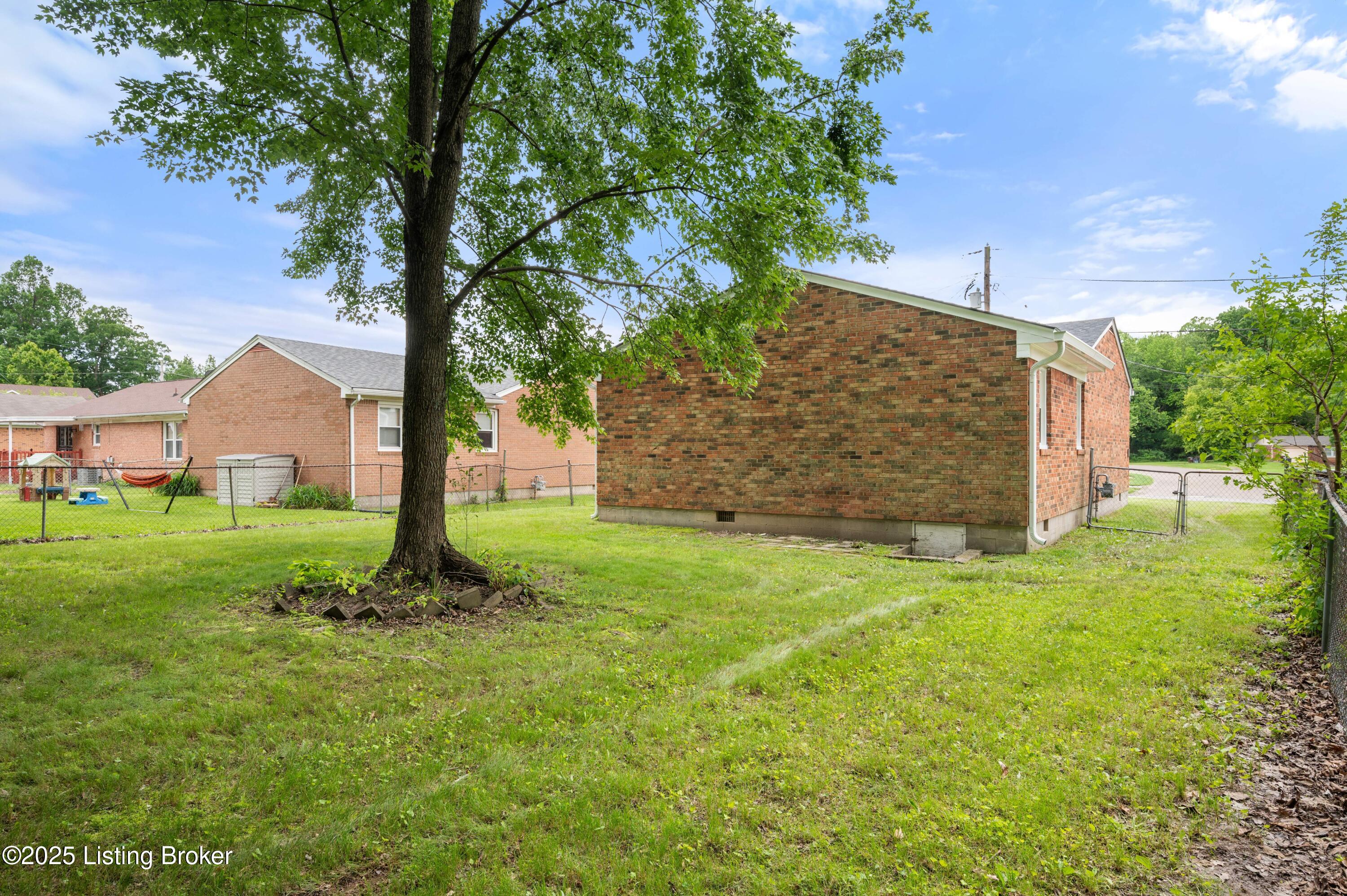 8807 Bost Ln