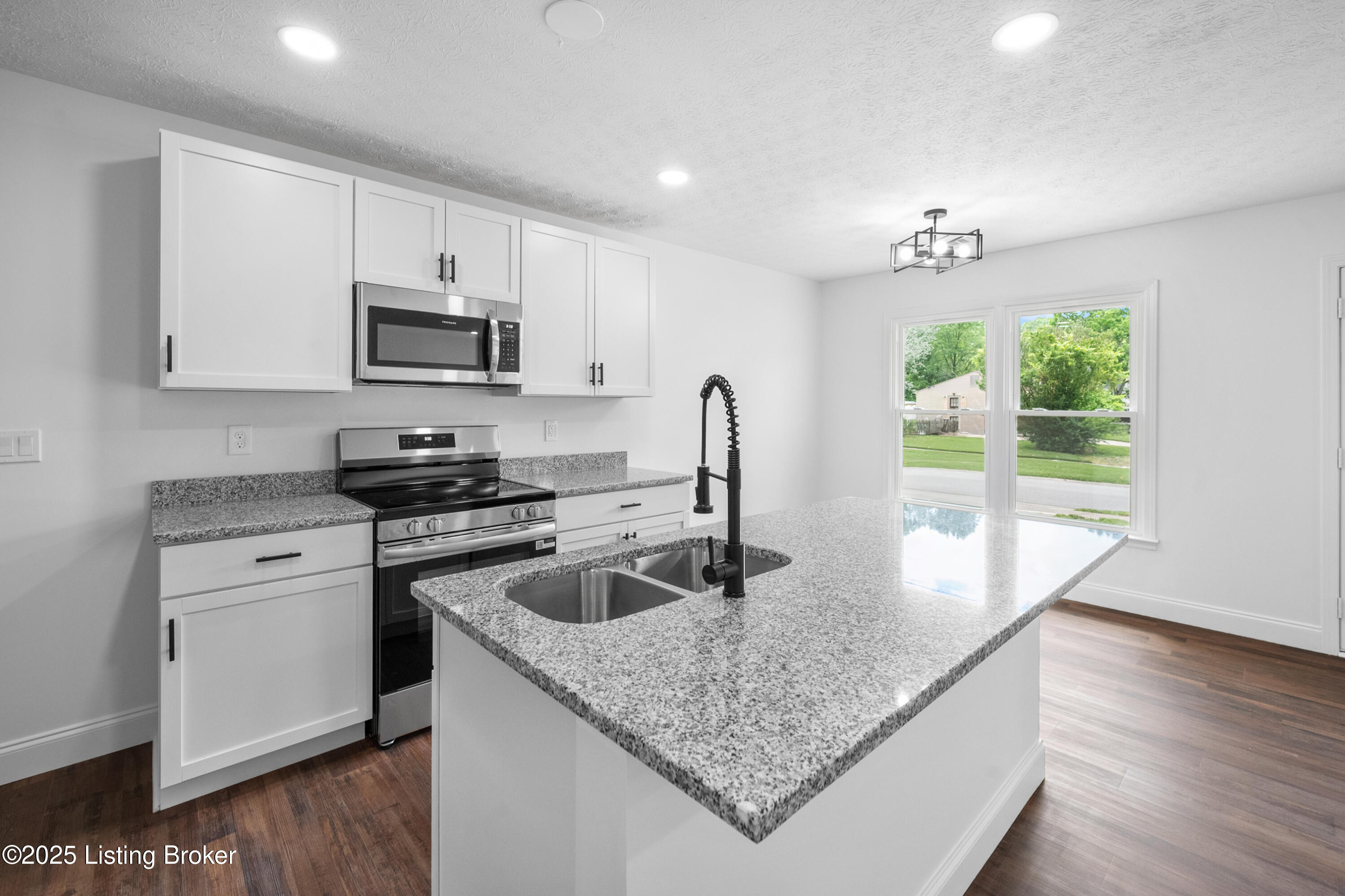 8807 Bost Ln