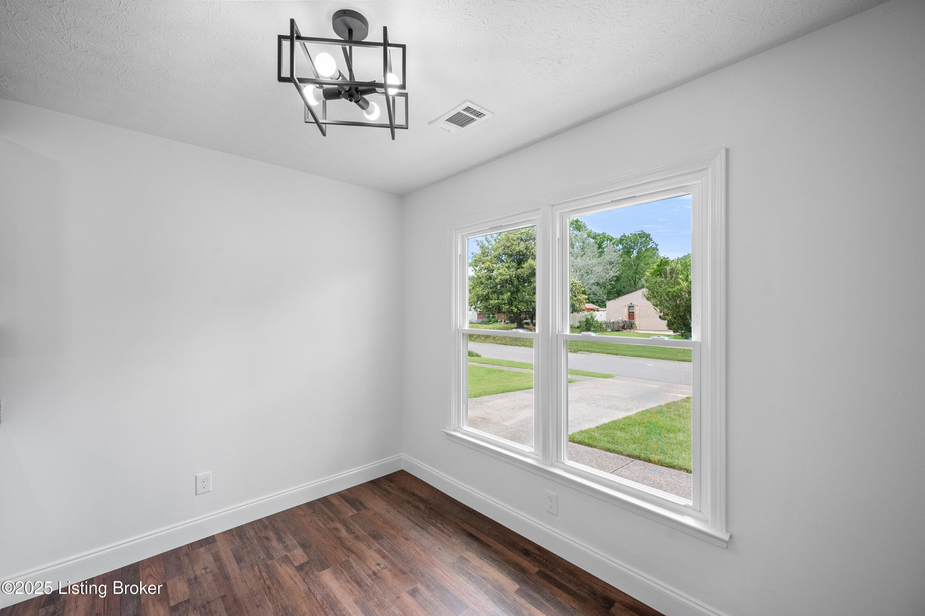 8807 Bost Ln