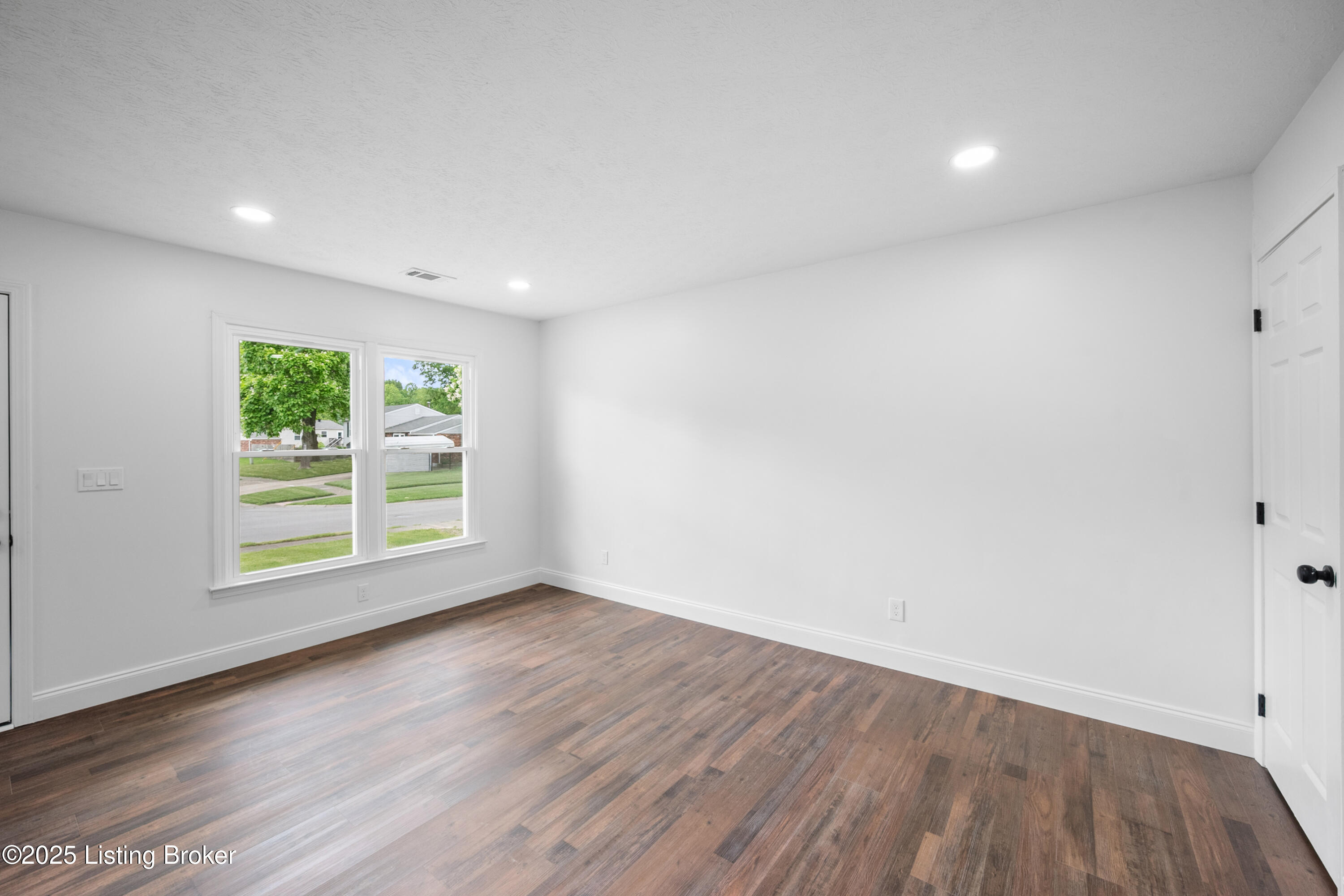 8807 Bost Ln