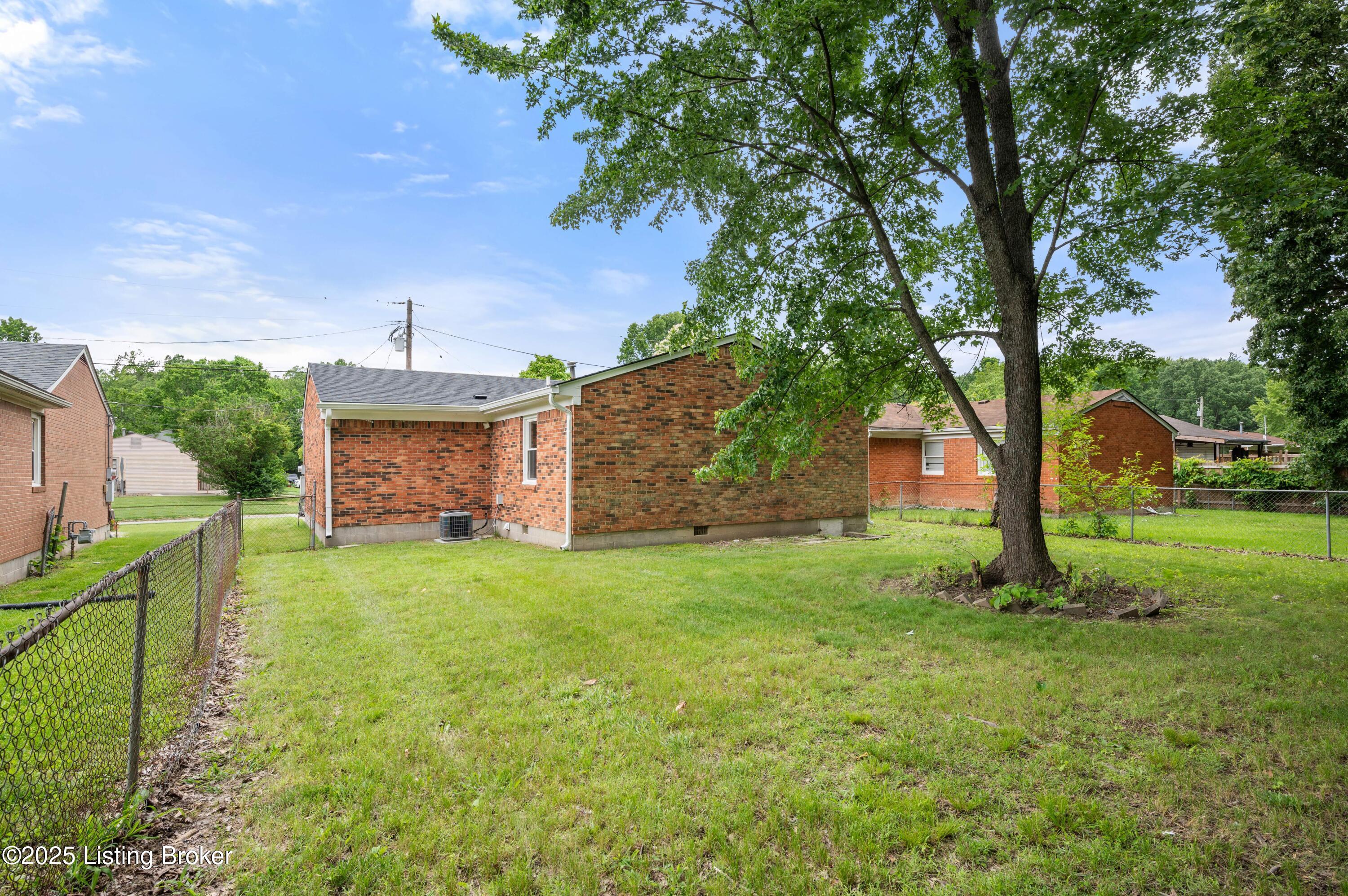 8807 Bost Ln