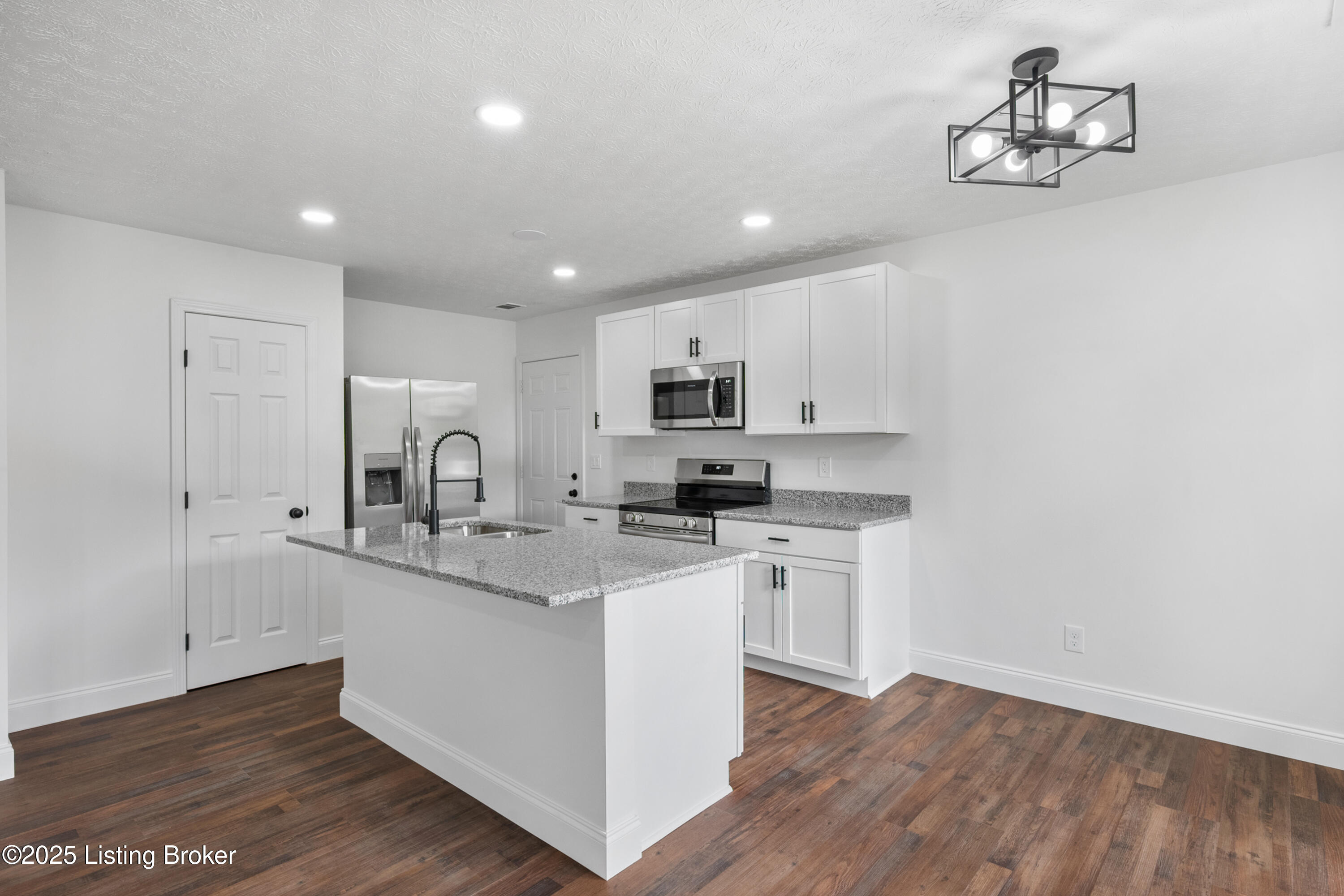 8807 Bost Ln
