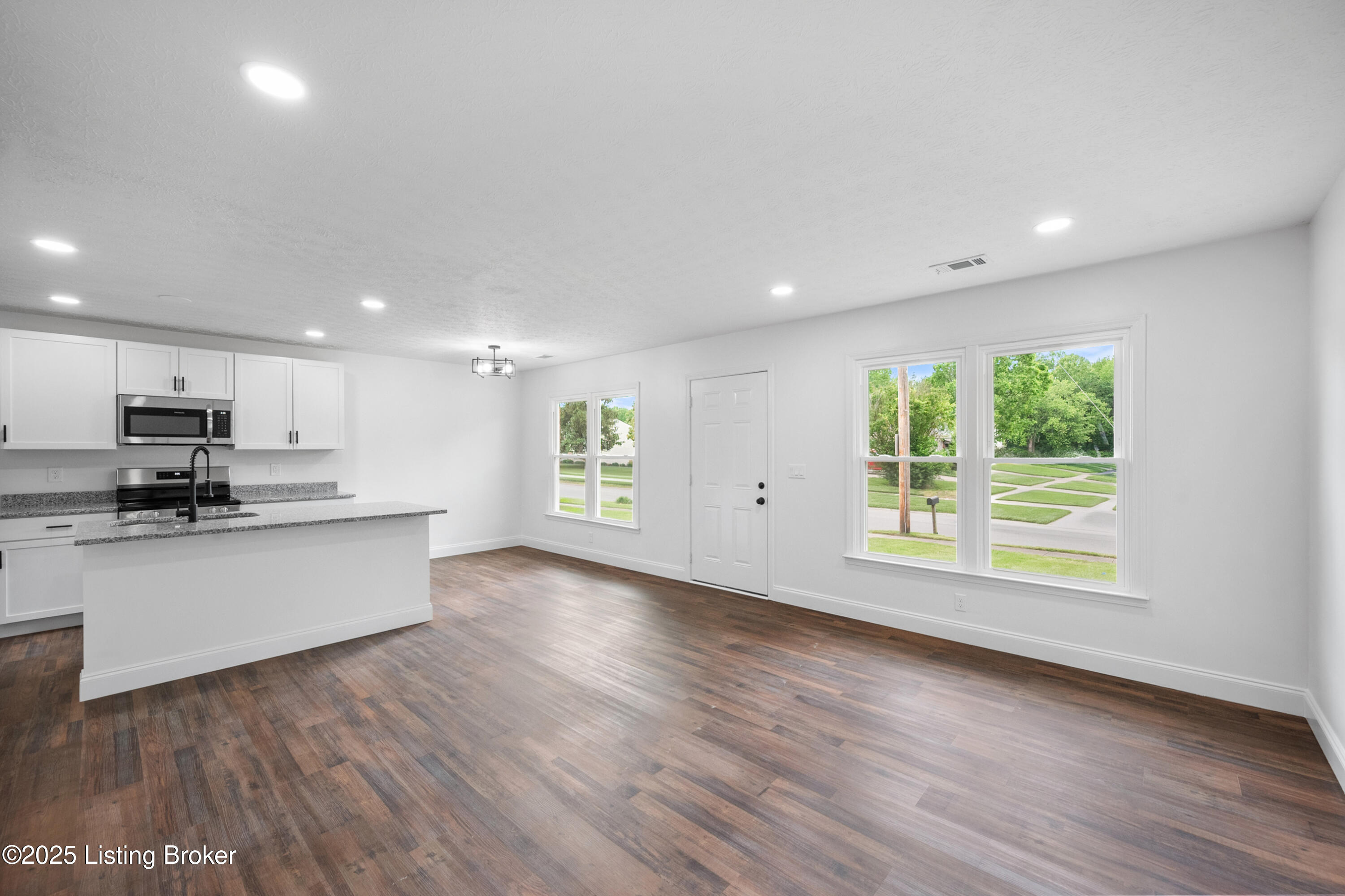 8807 Bost Ln