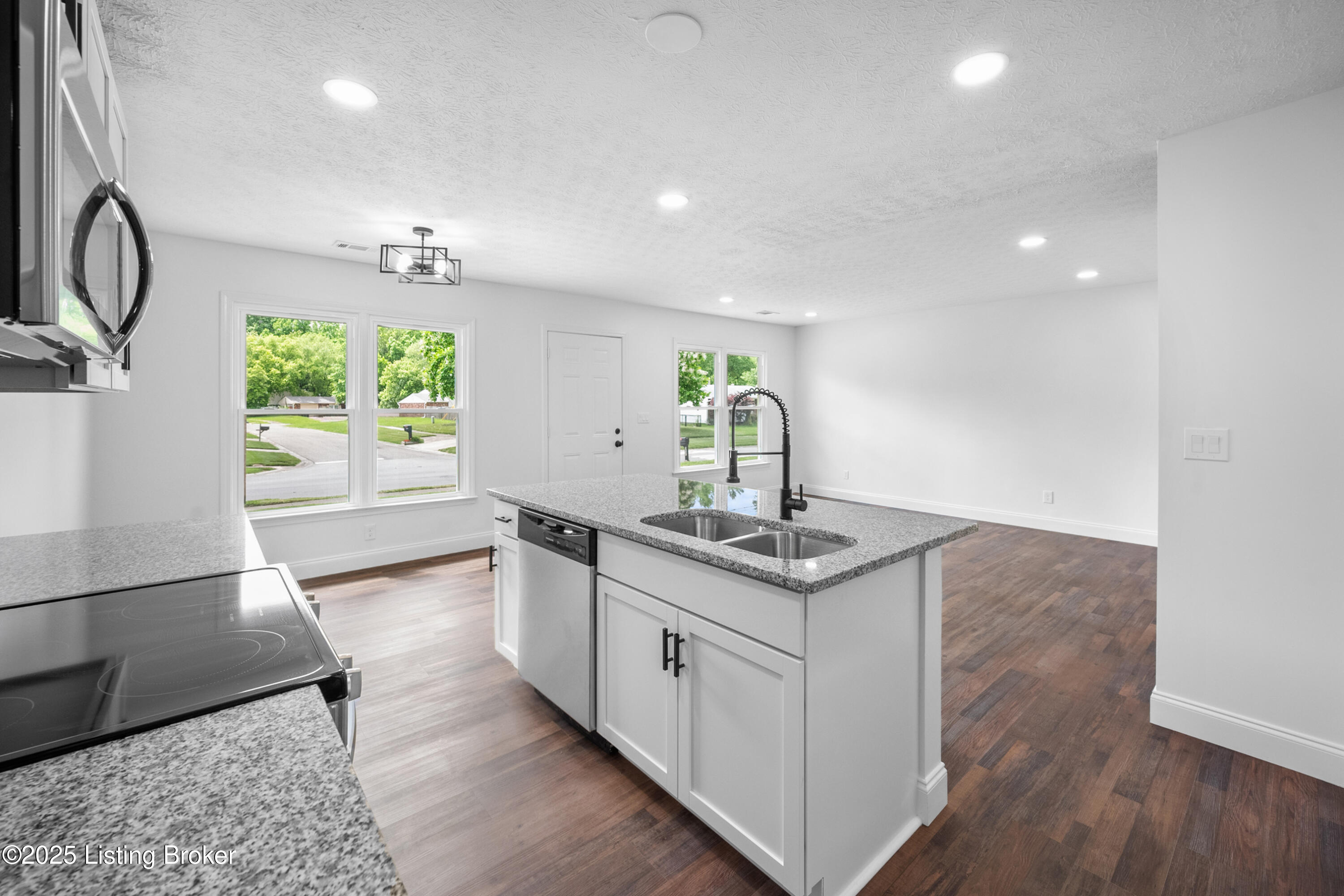 8807 Bost Ln
