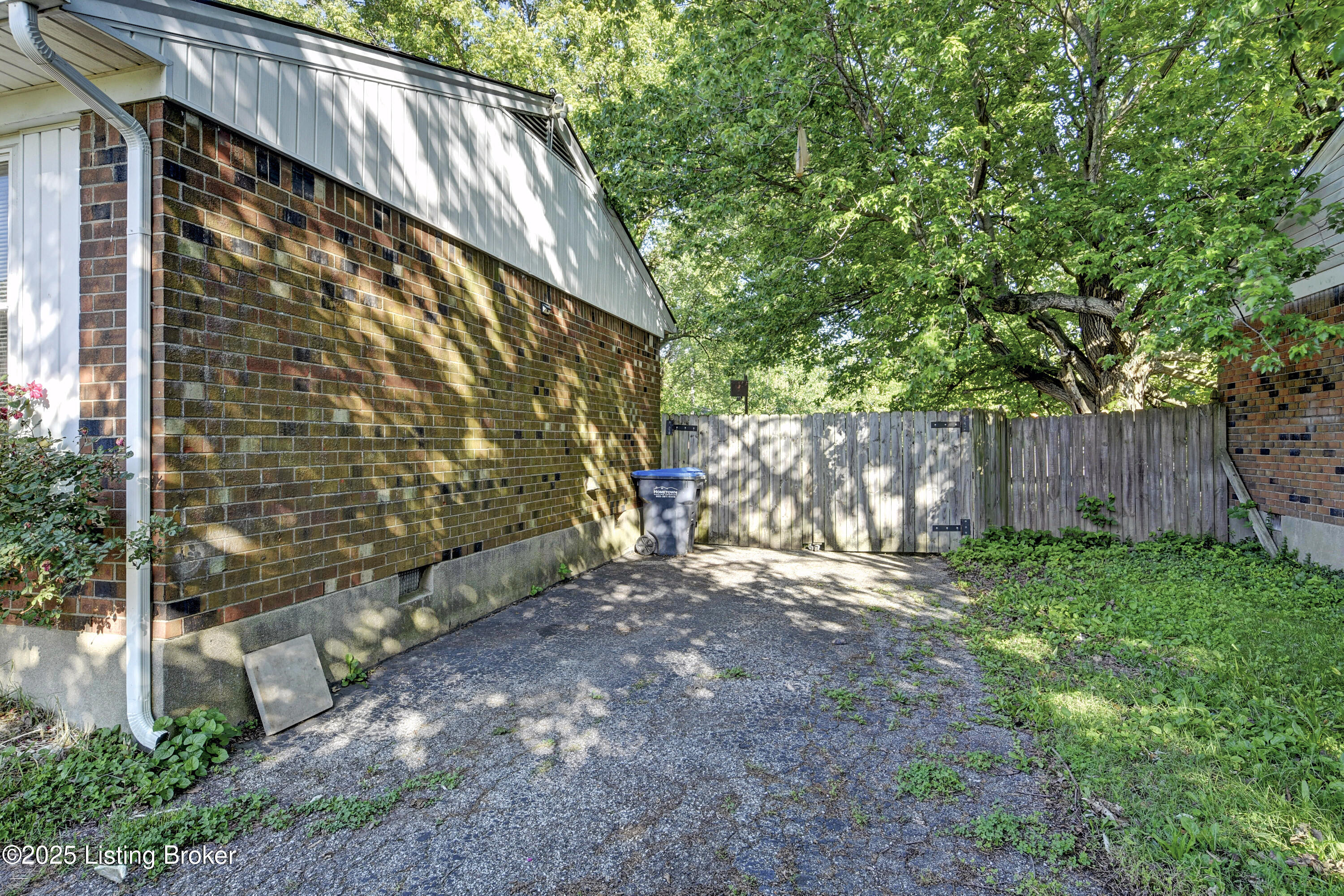 5808 Crockett Dr
