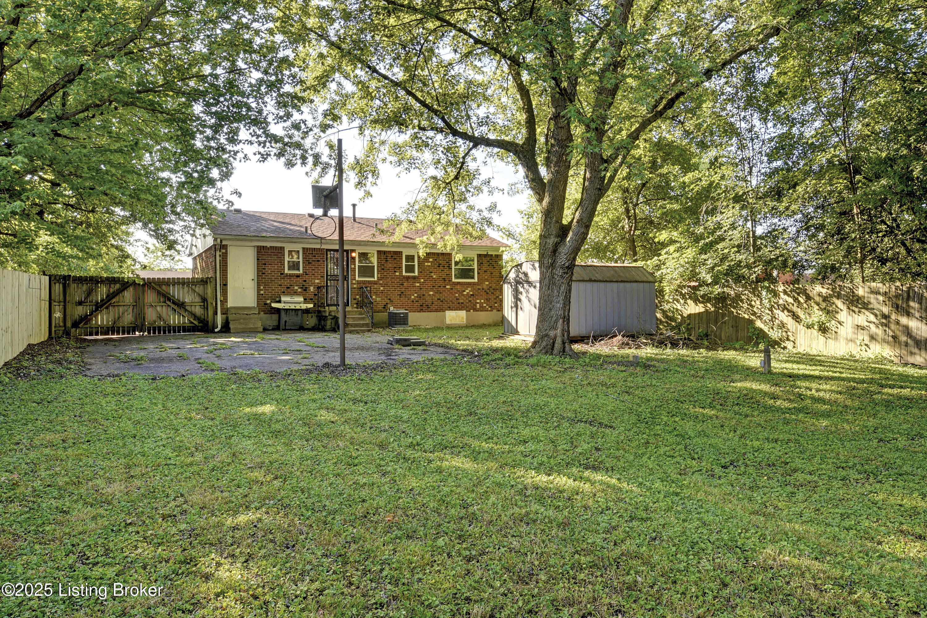 5808 Crockett Dr
