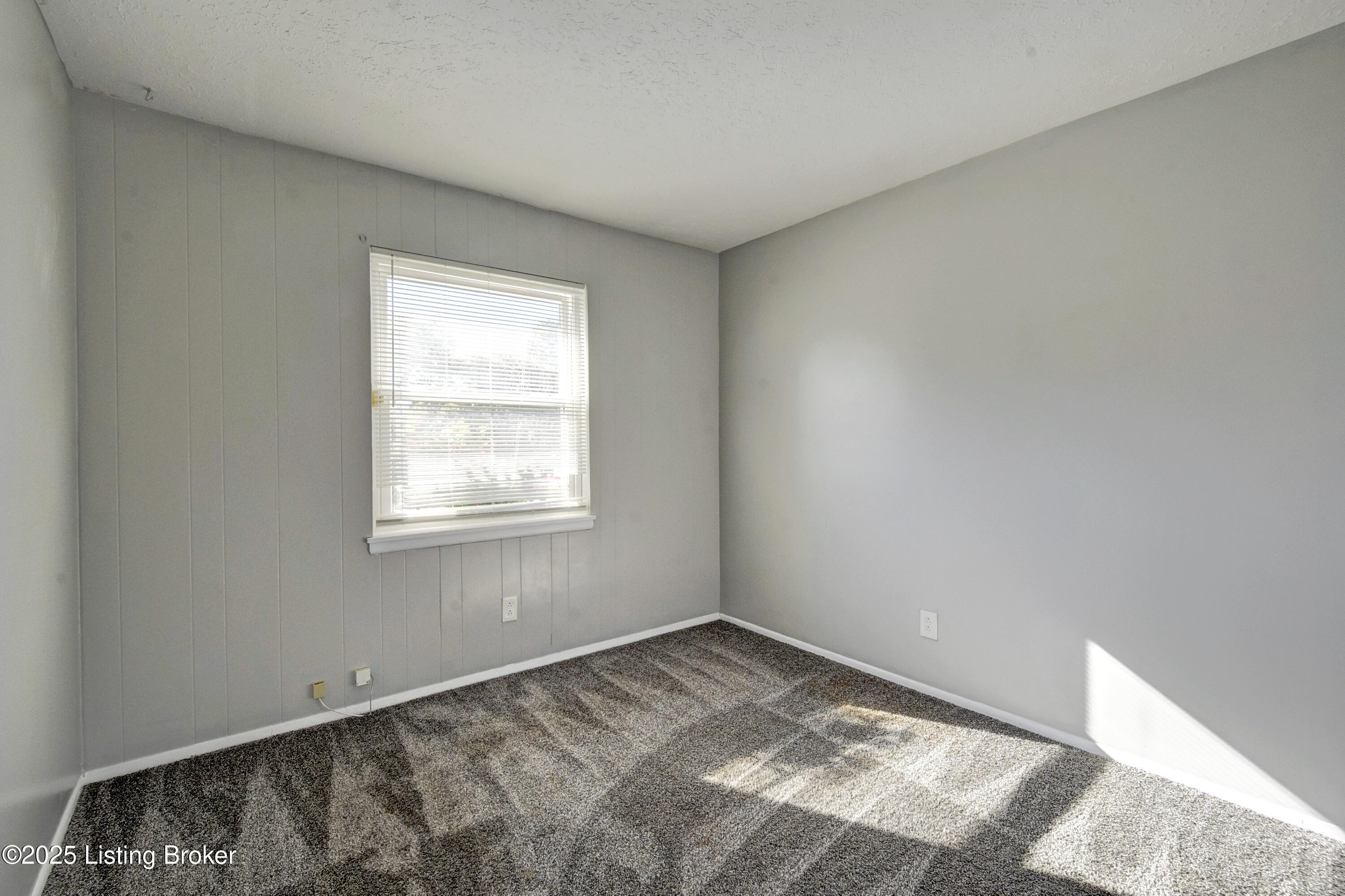 5808 Crockett Dr