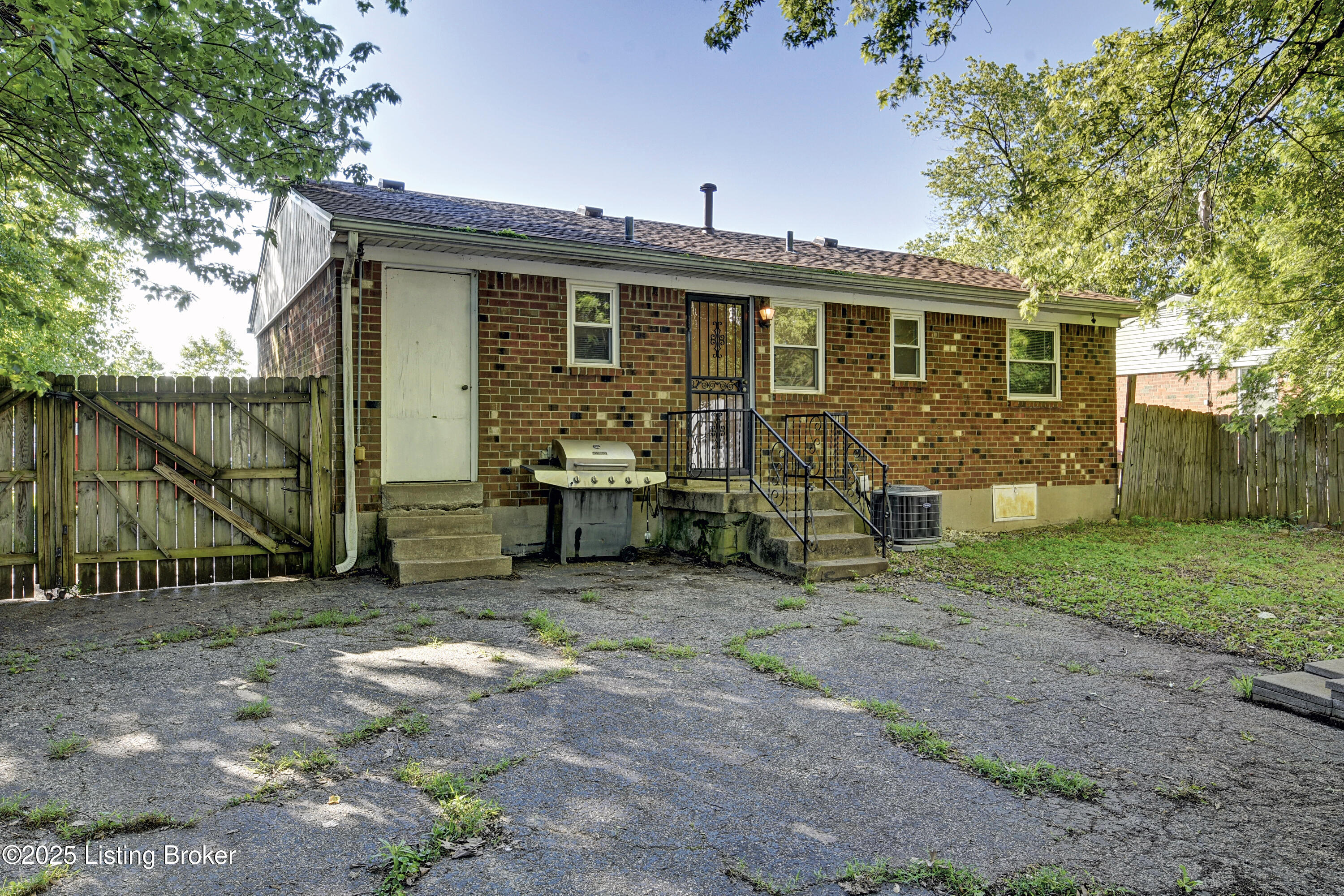 5808 Crockett Dr