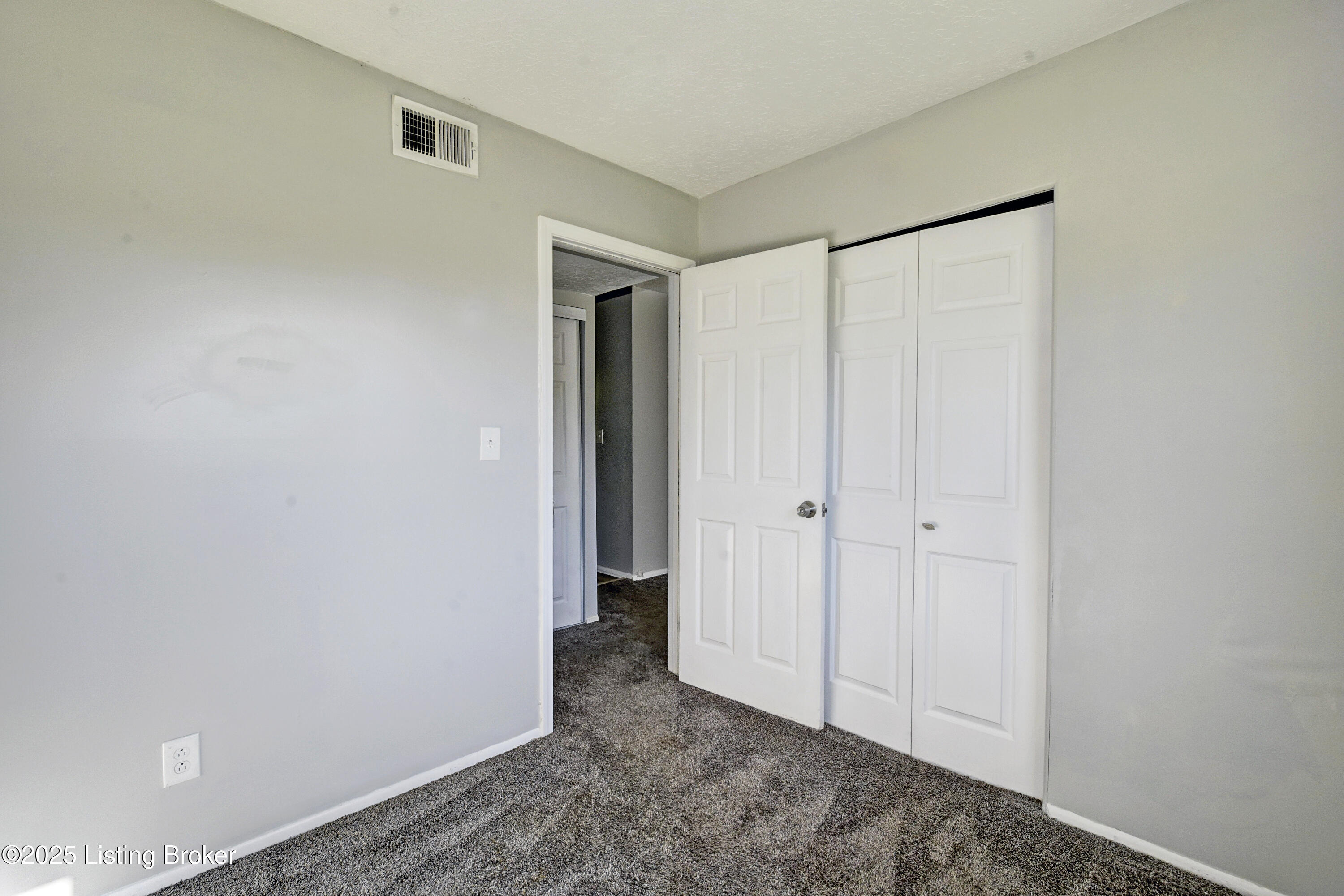 5808 Crockett Dr