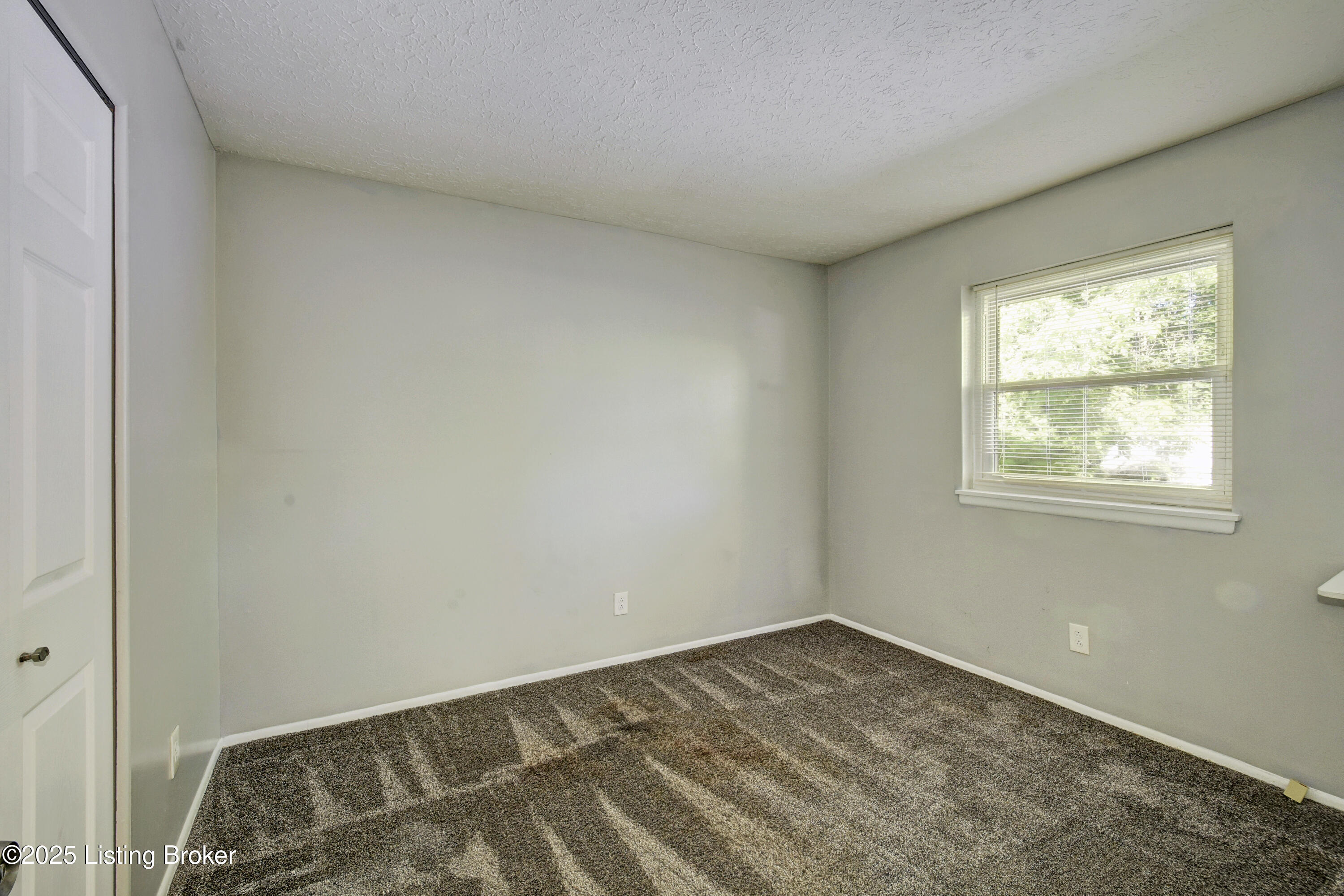 5808 Crockett Dr