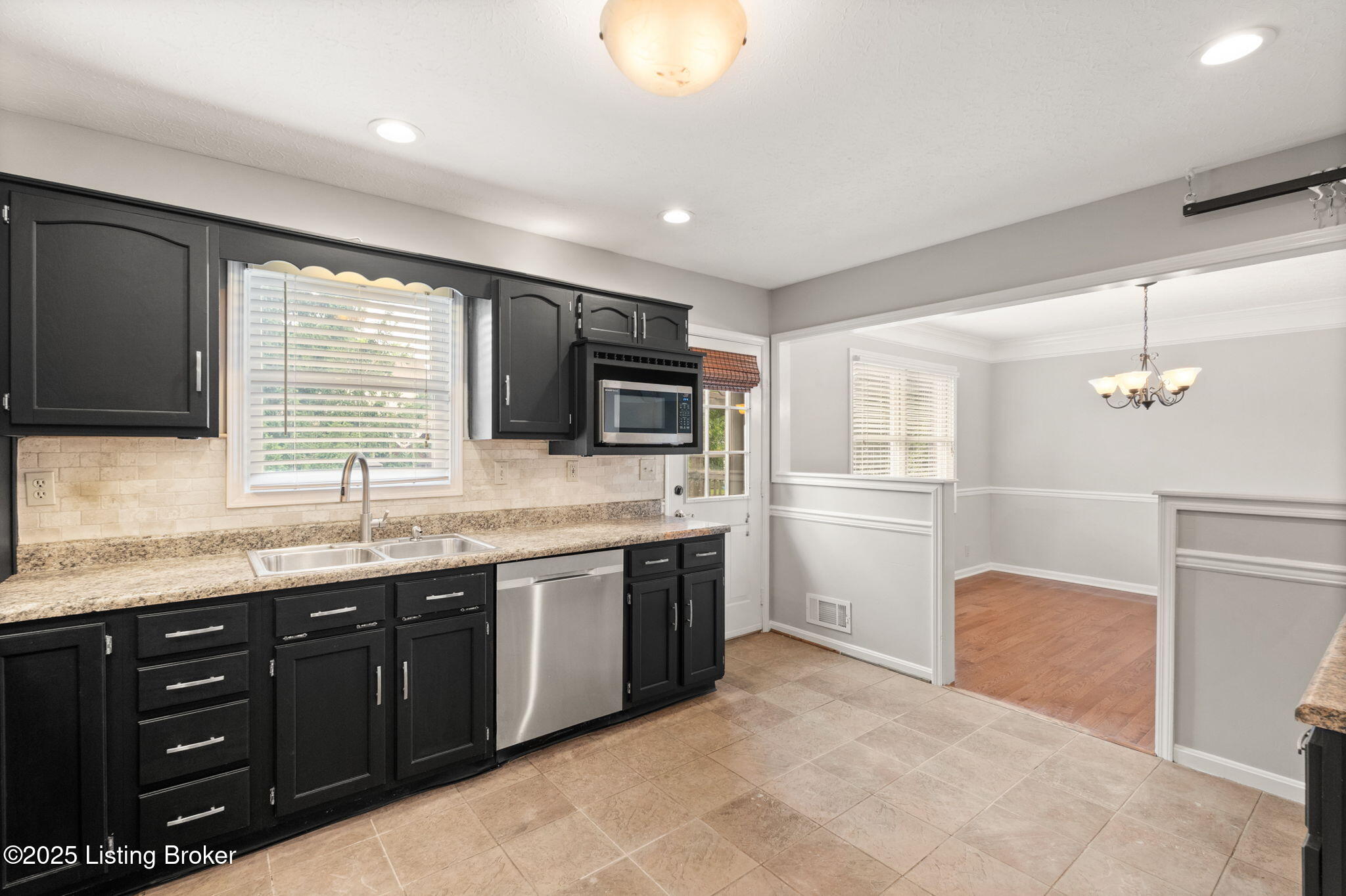 12409 Ledges Dr