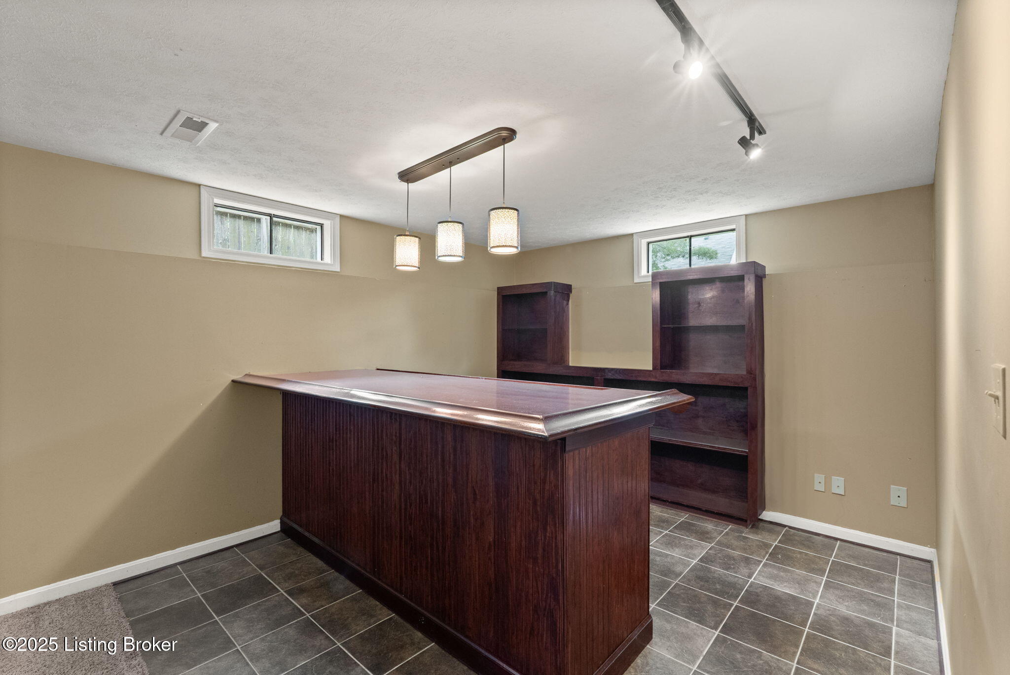 12409 Ledges Dr