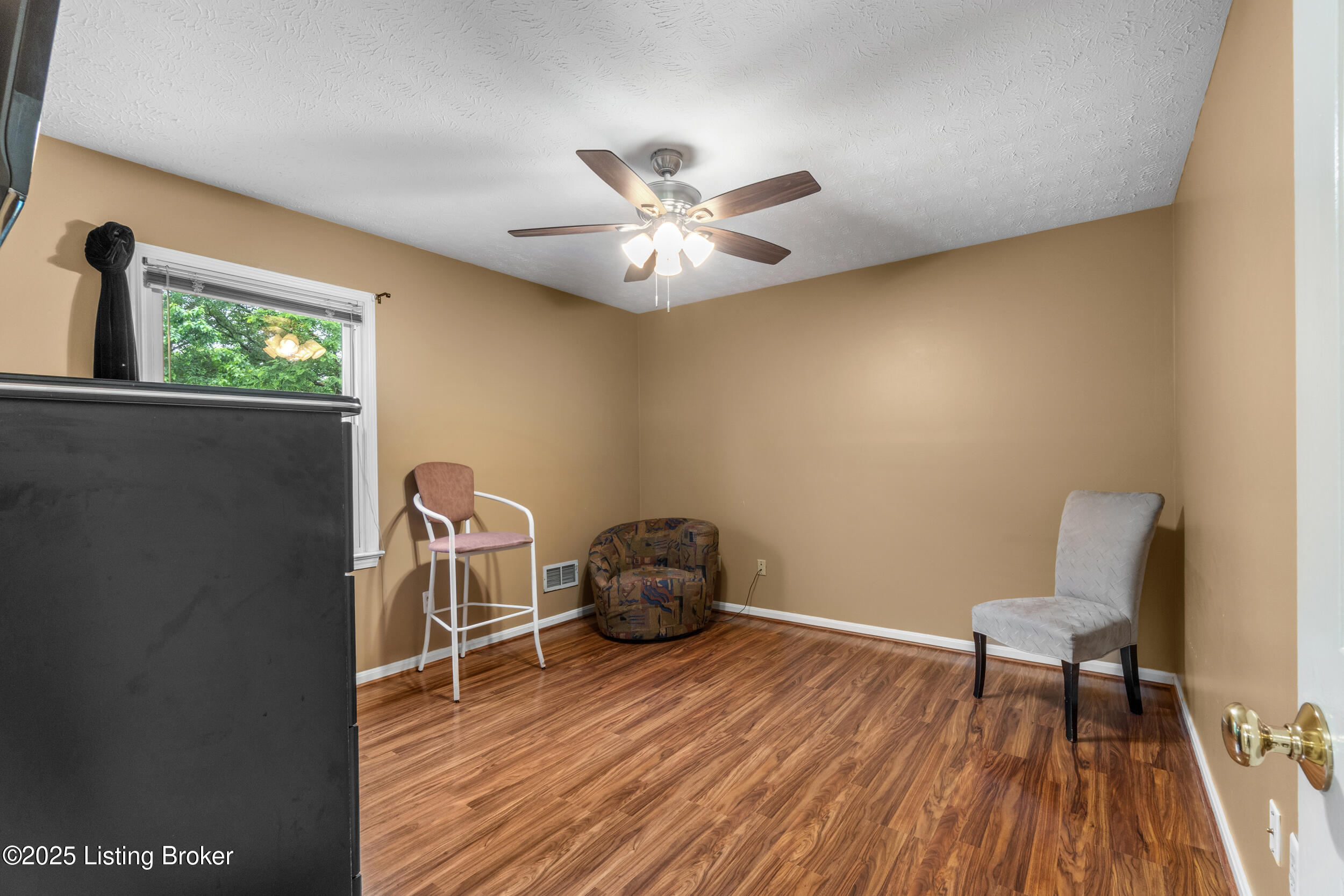 8212 Thornwood Rd