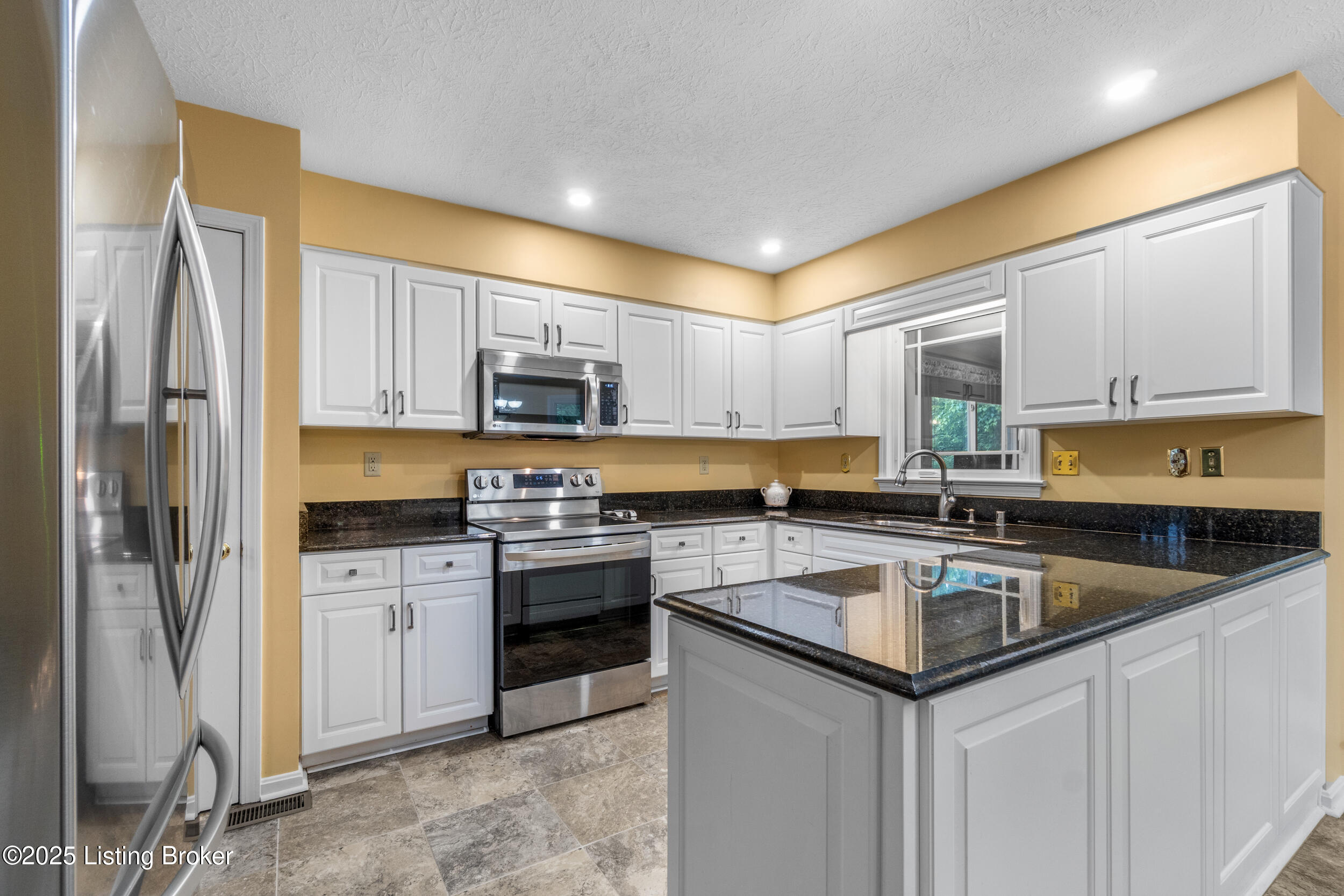 8212 Thornwood Rd