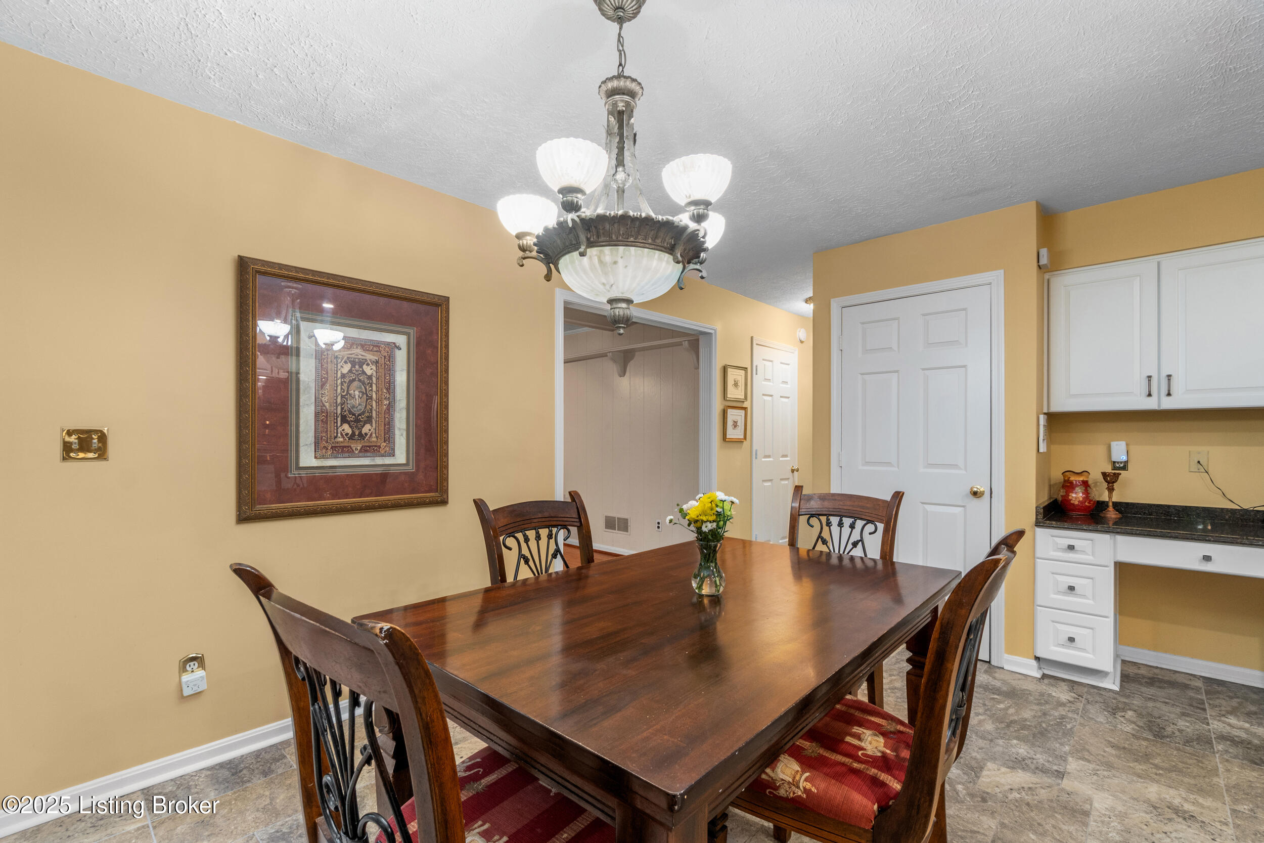 8212 Thornwood Rd
