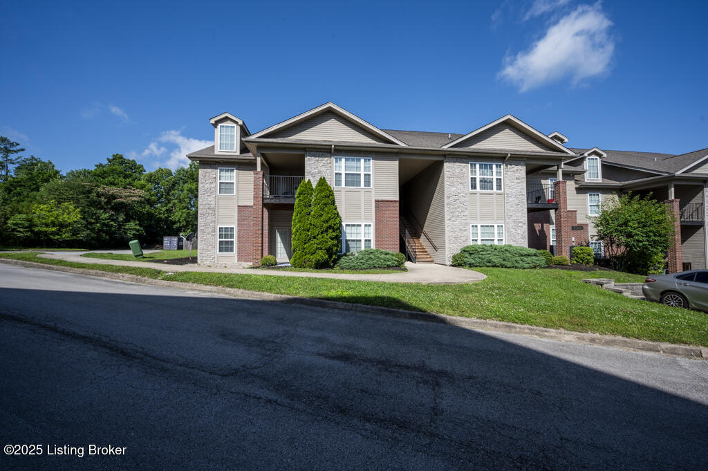 7311 St Andrews Wood Cir, 108