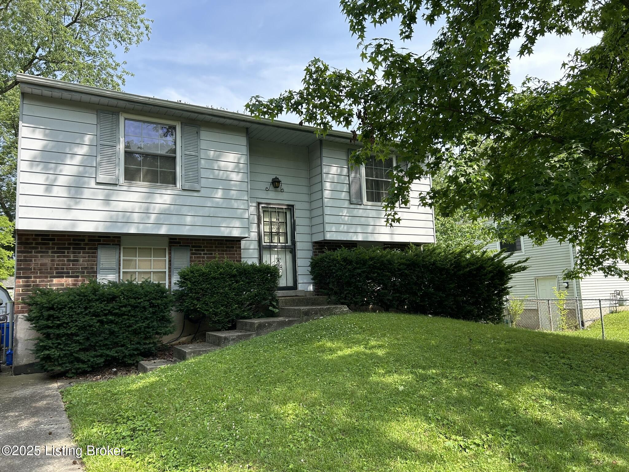 8705 Bost Ln