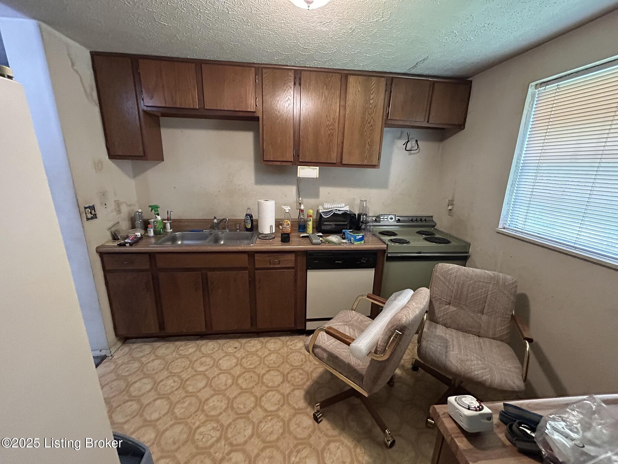 8705 Bost Ln
