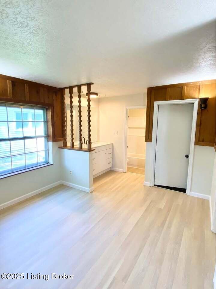 145 E Wellington Ave