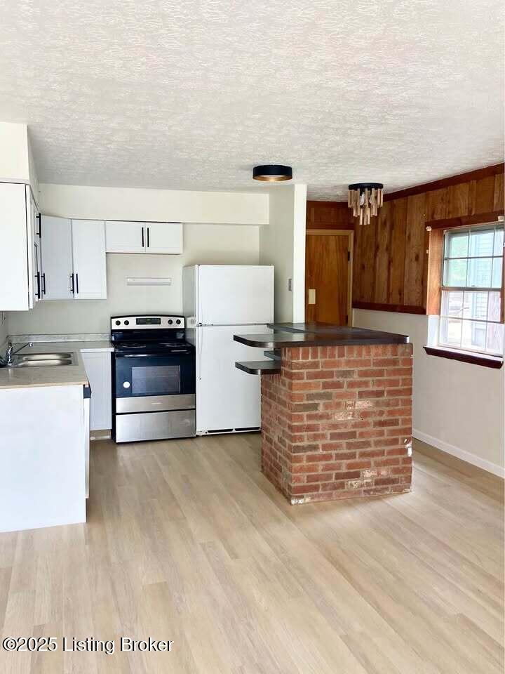 145 E Wellington Ave