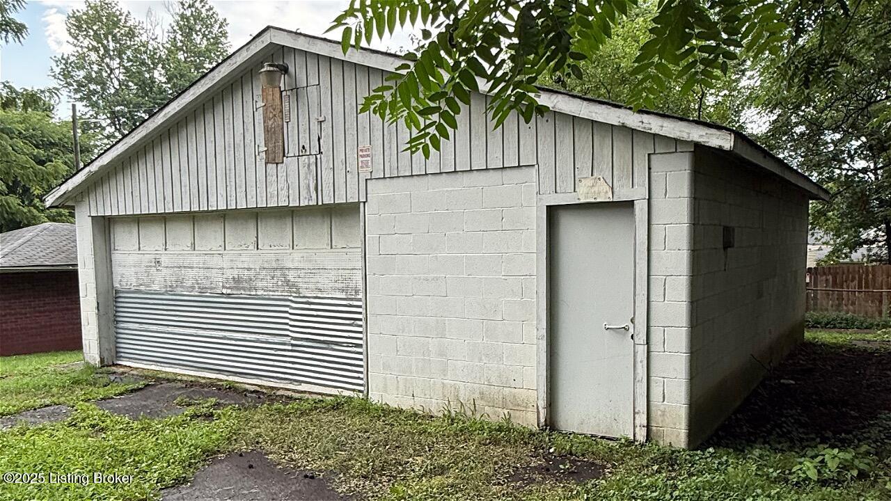 145 E Wellington Ave